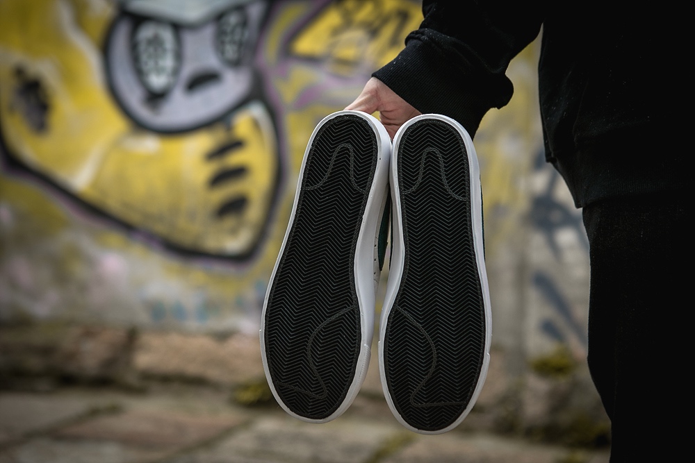 140真标半码Nike 耐克 NIKE SB BLAZER ZOOM LOW GT 男/女滑板鞋