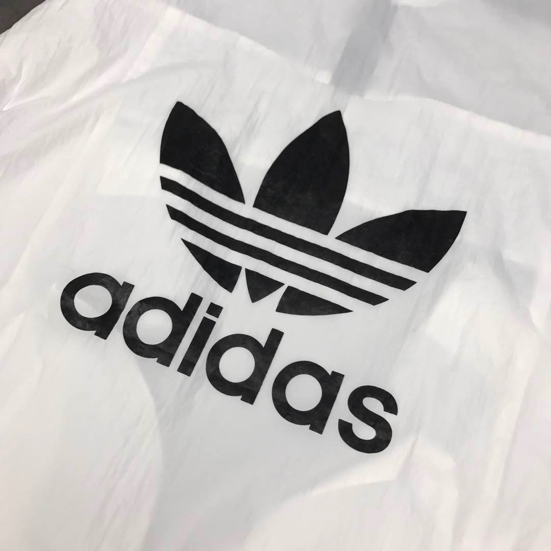 105 Adidas/三叶草黑白拼接半拉链冲锋衣外套  男女同款情侣款  一比一定制  ins爆款  落肩款版型 宽松好穿  店主强烈自留！