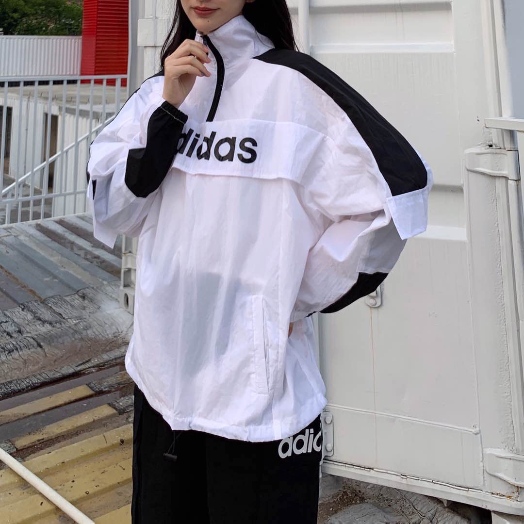 105 Adidas/三叶草黑白拼接半拉链冲锋衣外套  男女同款情侣款  一比一定制  ins爆款  落肩款版型 宽松好穿  店主强烈自留！