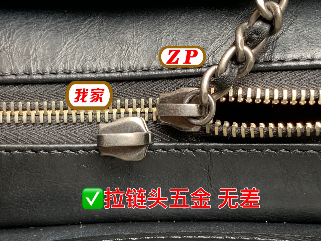  #现货对比证品#
流浪包上这七七八八的五金件通常来说一个模具需要花费7—15天的时间比如我们常见的D扣就需要2套模来完成所以花费的周期会较长😂