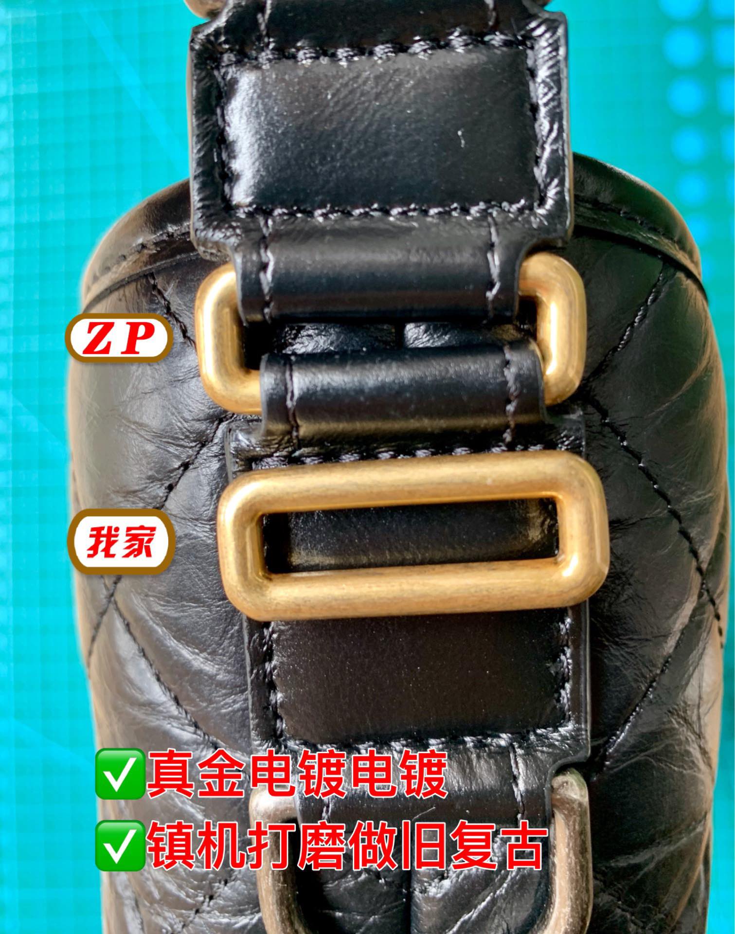  #现货对比证品#
流浪包上这七七八八的五金件通常来说一个模具需要花费7—15天的时间比如我们常见的D扣就需要2套模来完成所以花费的周期会较长😂