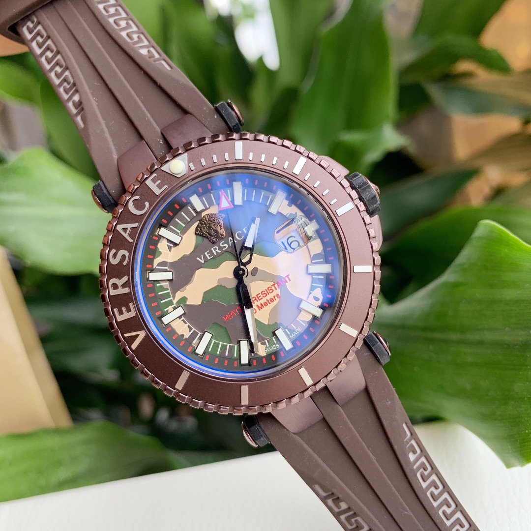 NO:157862,Batch: Original box: 50 Versace's latest diving watch, 200m lock handle deep waterproof, 46mm large watch diameter, camouflage dial, very cool, anti-glare sapphire glass belt magnifying glass function, super soft silicone tape, one-hand out!  , versace19860909批:原盒:50 范思哲最新款潜水表,200m锁把深度防水,46mm大表径,迷彩表盘,酷得不要不要的,防炫目蓝宝石玻璃带放大镜功能,超柔软硅胶带,一手出！,,versace,Watch
