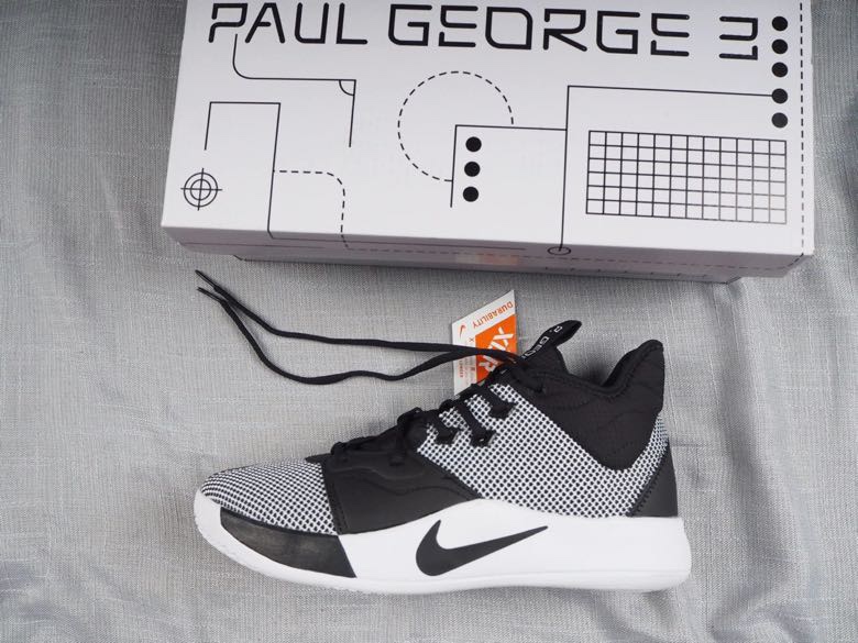 220<br />黑白装扮！泡椒 PG3 来袭！Nike PG3 “Black”保罗乔治3代 黑白奥利奥宇航员低帮篮球鞋 BQ6242-101 <br />Size：40 40.5 41 42 42.5 43 44 44.5 45 46