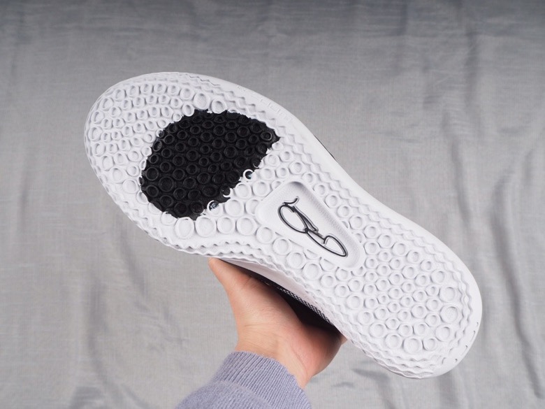 220<br />黑白装扮！泡椒 PG3 来袭！Nike PG3 “Black”保罗乔治3代 黑白奥利奥宇航员低帮篮球鞋 BQ6242-101 <br />Size：40 40.5 41 42 42.5 43 44 44.5 45 46