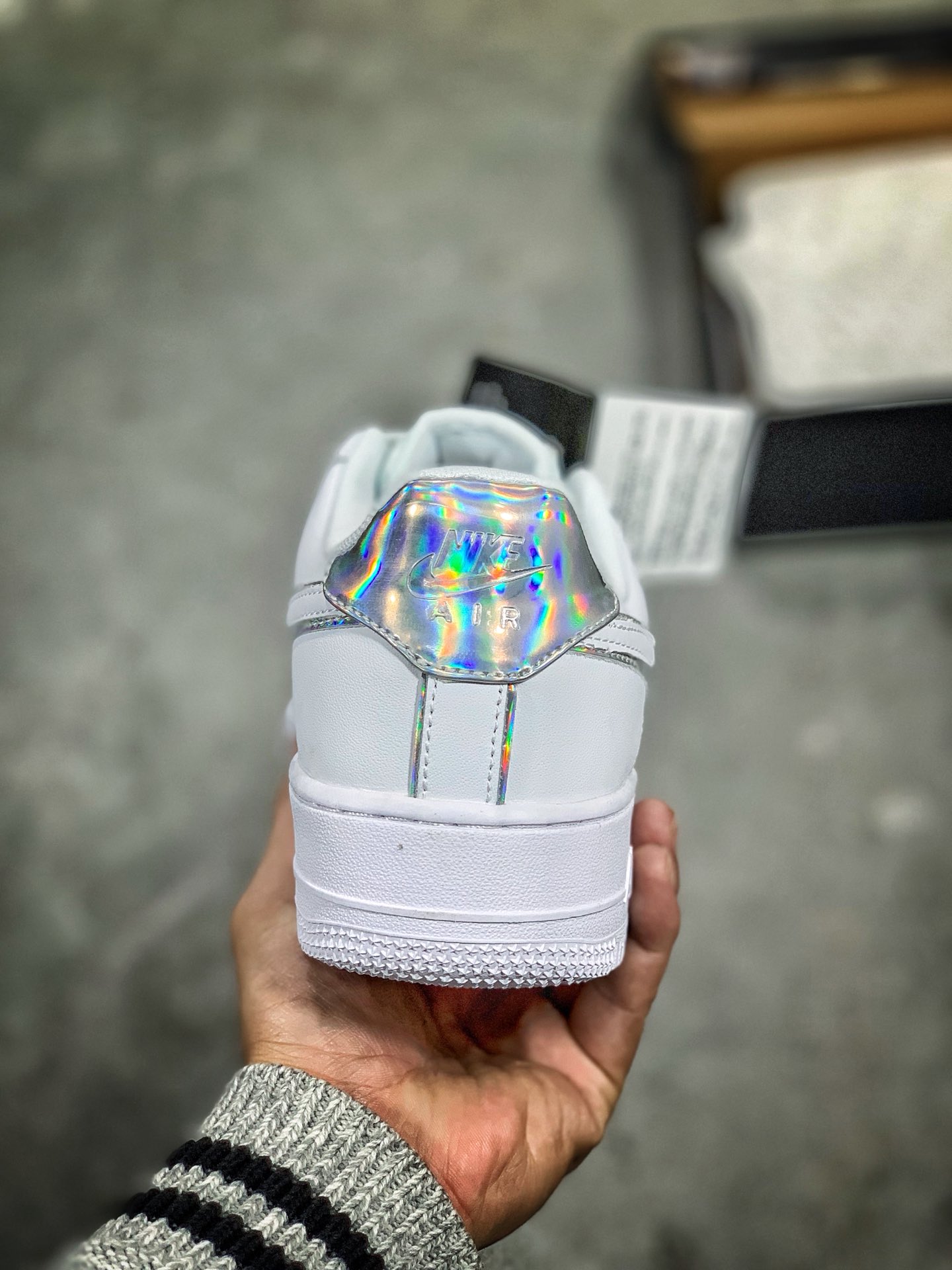 115<br /><br />#特价福利，公司级，真标半码！Nike Air Force 1 Low '07 低帮空军一号休闲板鞋 “新款镭射双勾”Size:36 36.5 37.5 38 38.5 39 40 40.5 41 42 42.5 43 44 45，