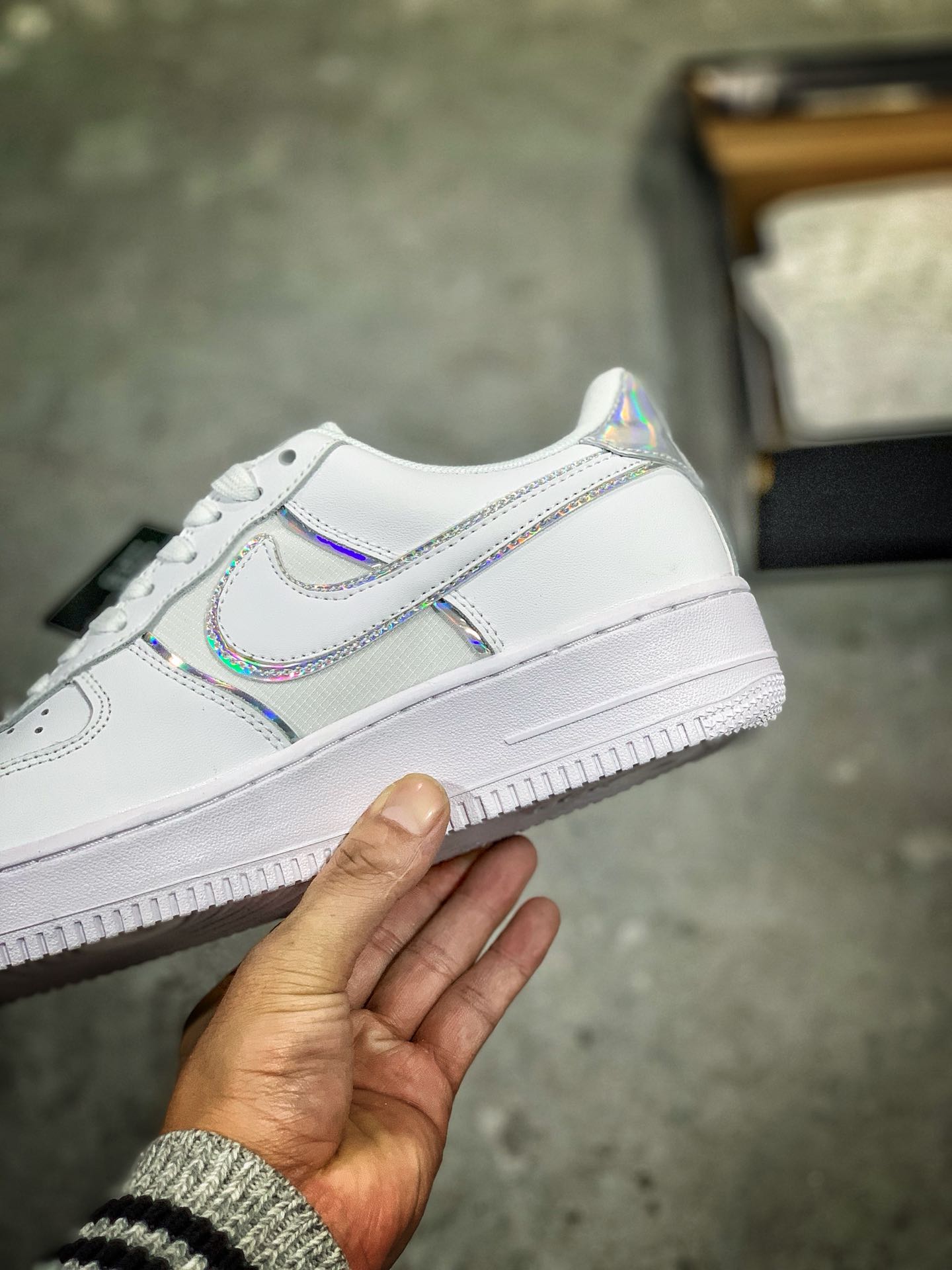 115<br /><br />#特价福利，公司级，真标半码！Nike Air Force 1 Low '07 低帮空军一号休闲板鞋 “新款镭射双勾”Size:36 36.5 37.5 38 38.5 39 40 40.5 41 42 42.5 43 44 45，