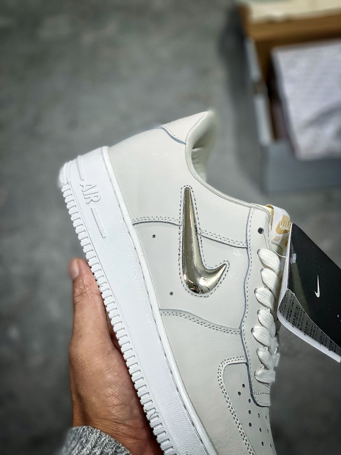 115<br /><br />#特价福利，公司级，真标半码！Nike Air Force PRM LX 限量轻奢小金钩空军一号低帮百搭板鞋，<br />Size:36 36.5 37.5 38 38.5 39 40 40.5 41 42 42.5 43 44 45，