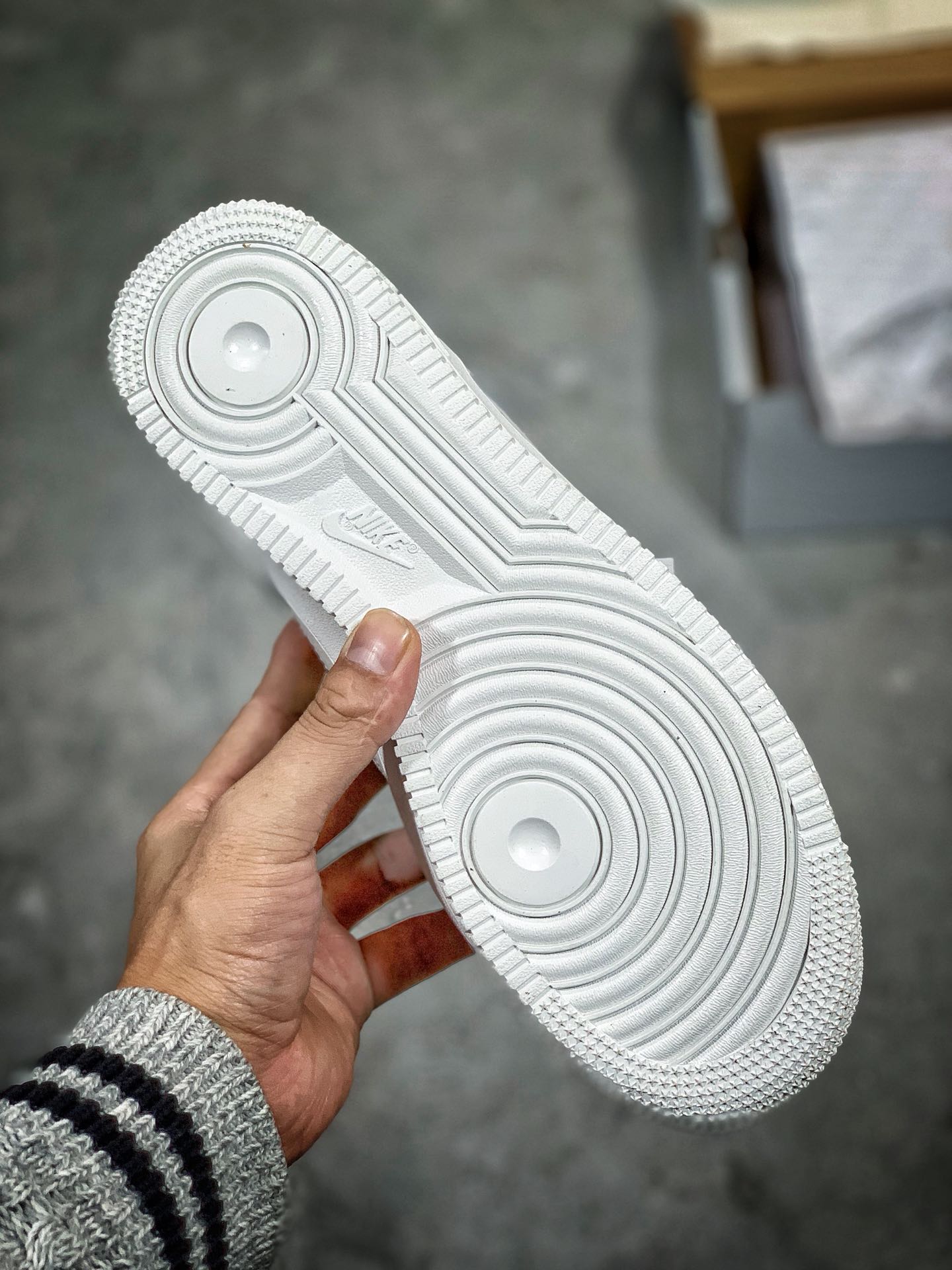 115<br /><br />#特价福利，公司级，真标半码！Nike Air Force PRM LX 限量轻奢小金钩空军一号低帮百搭板鞋，<br />Size:36 36.5 37.5 38 38.5 39 40 40.5 41 42 42.5 43 44 45，