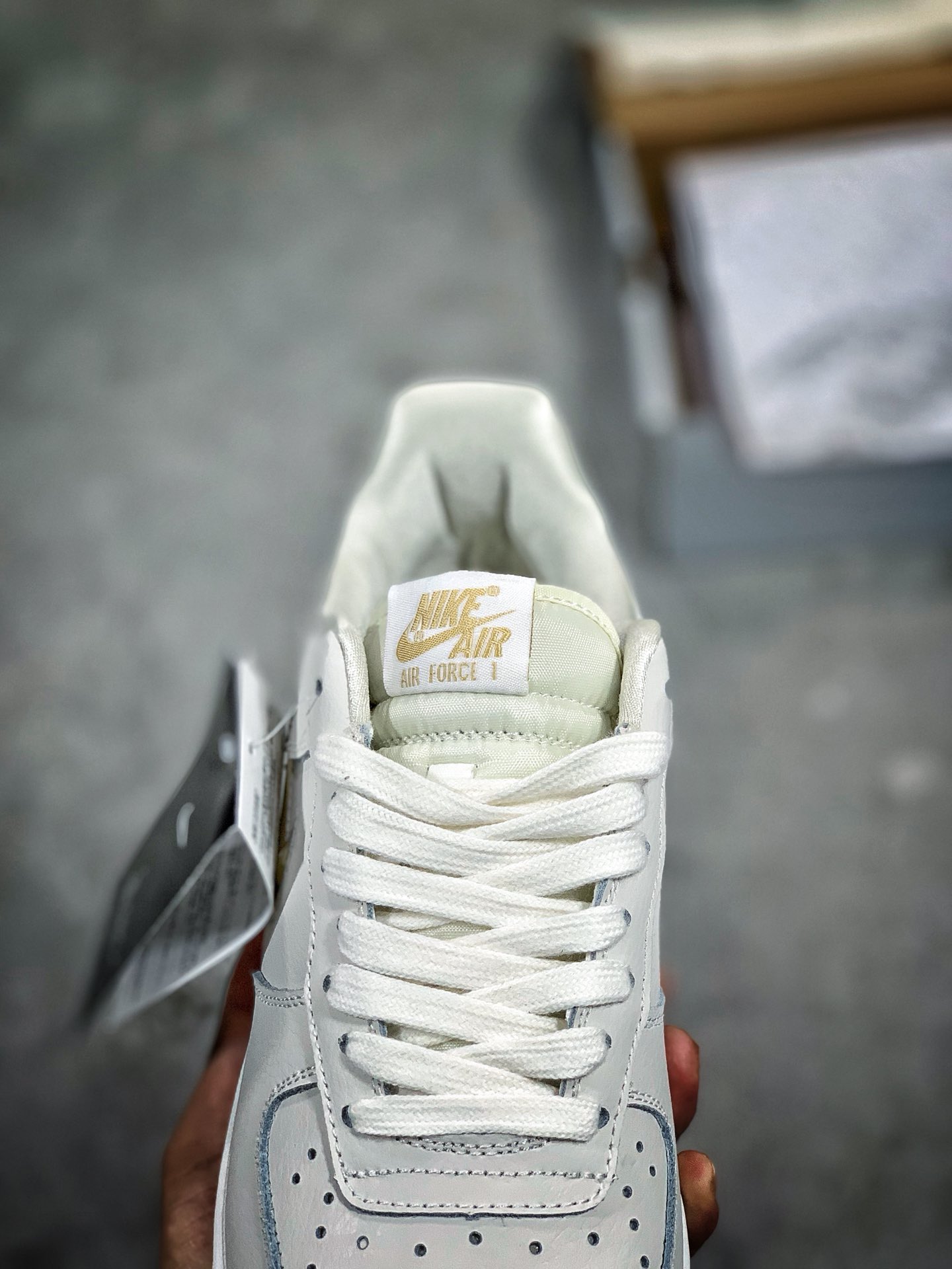 115<br /><br />#特价福利，公司级，真标半码！Nike Air Force PRM LX 限量轻奢小金钩空军一号低帮百搭板鞋，<br />Size:36 36.5 37.5 38 38.5 39 40 40.5 41 42 42.5 43 44 45，