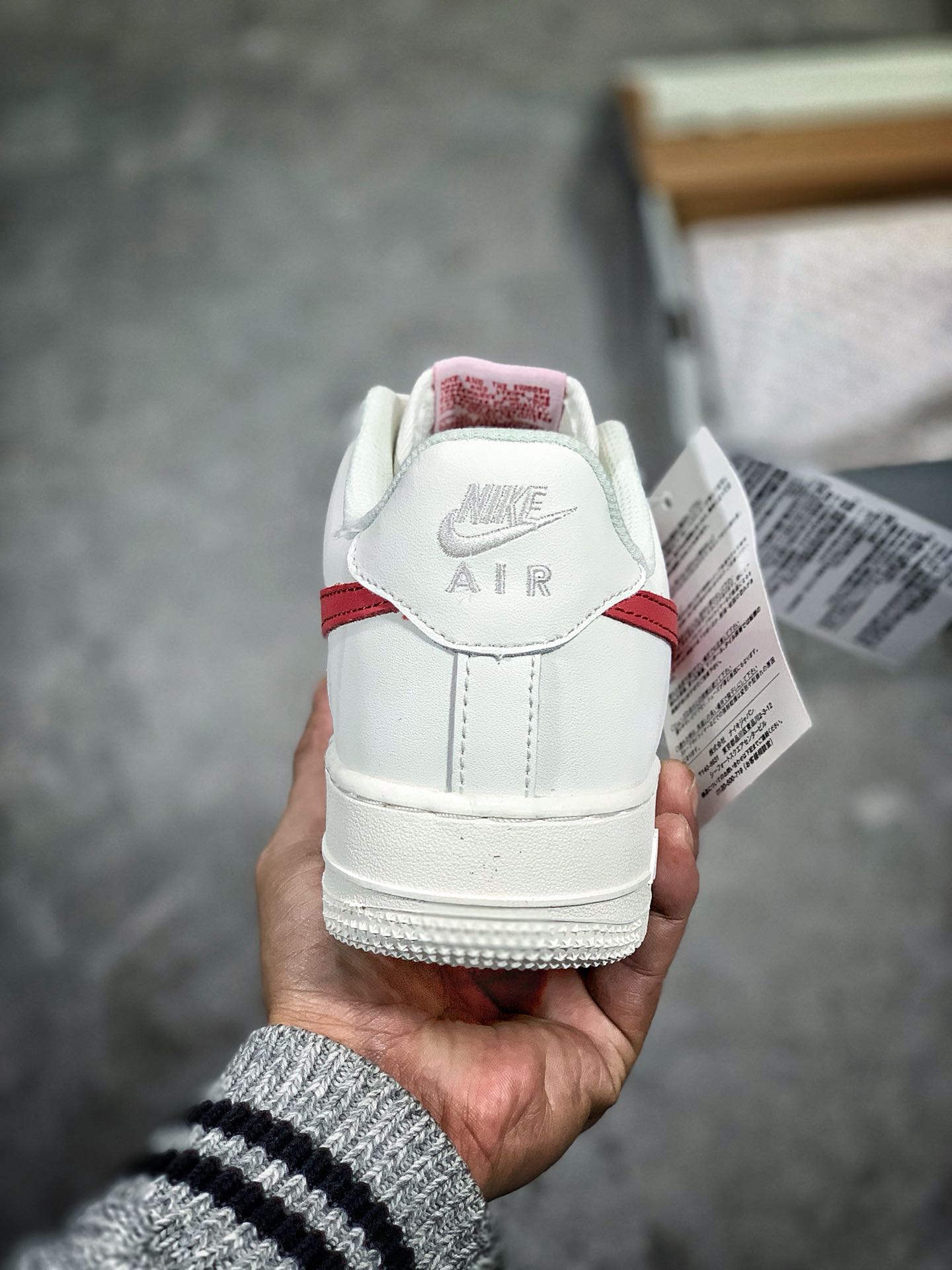 115<br /><br />#特价福利，公司级，男女鞋，真标，半码，原装品质，Nike Air Force 1 Low '07 空军一号低帮经典皮革板鞋“校园奶白红”内置气垫<br />Size:36 36.5 37.5 38 38.5 39 40 40.5 41 42 42.5 43 44 45，