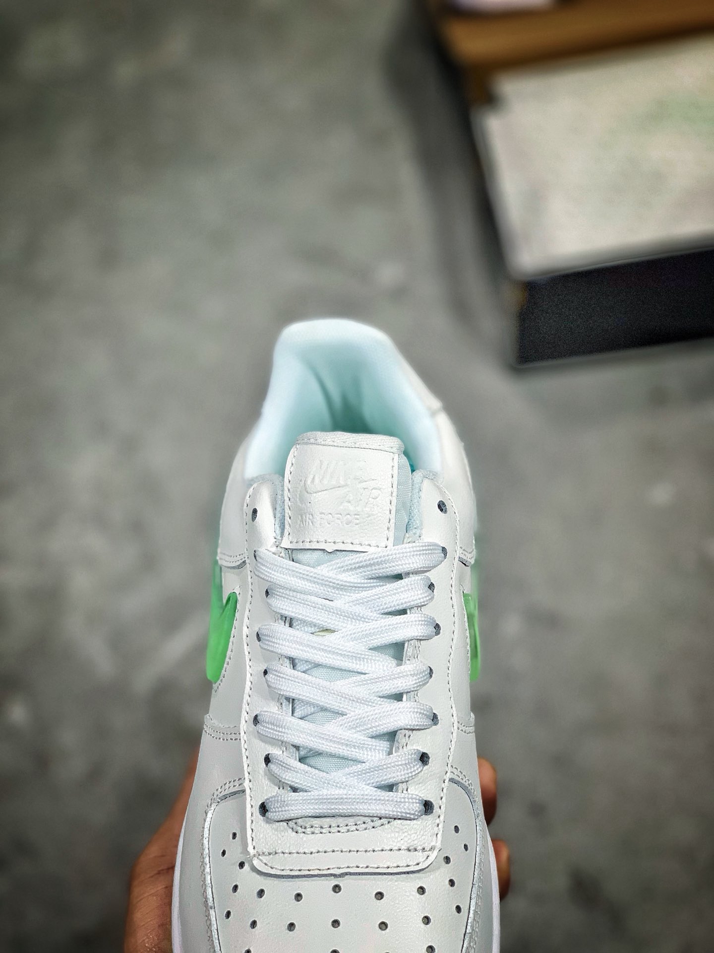 115<br /><br />#特价福利，日本黑牌，公司级，男女鞋真标半码！Nike Air Force 1 '07 SE PRM 空军一号百搭低帮板鞋“果冻液态渐变勾” 内置气垫<br />Size:36 36.5 37.5 38 38.5 39 40 40.5 41 42 42.5 43 44 45，