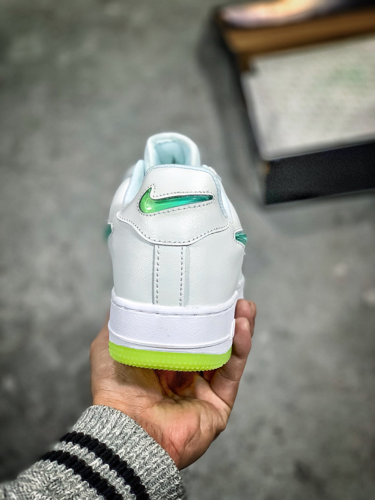 115<br /><br />#特价福利，日本黑牌，公司级，男女鞋真标半码！Nike Air Force 1 '07 SE PRM 空军一号百搭低帮板鞋“果冻液态渐变勾” 内置气垫<br />Size:36 36.5 37.5 38 38.5 39 40 40.5 41 42 42.5 43 44 45，