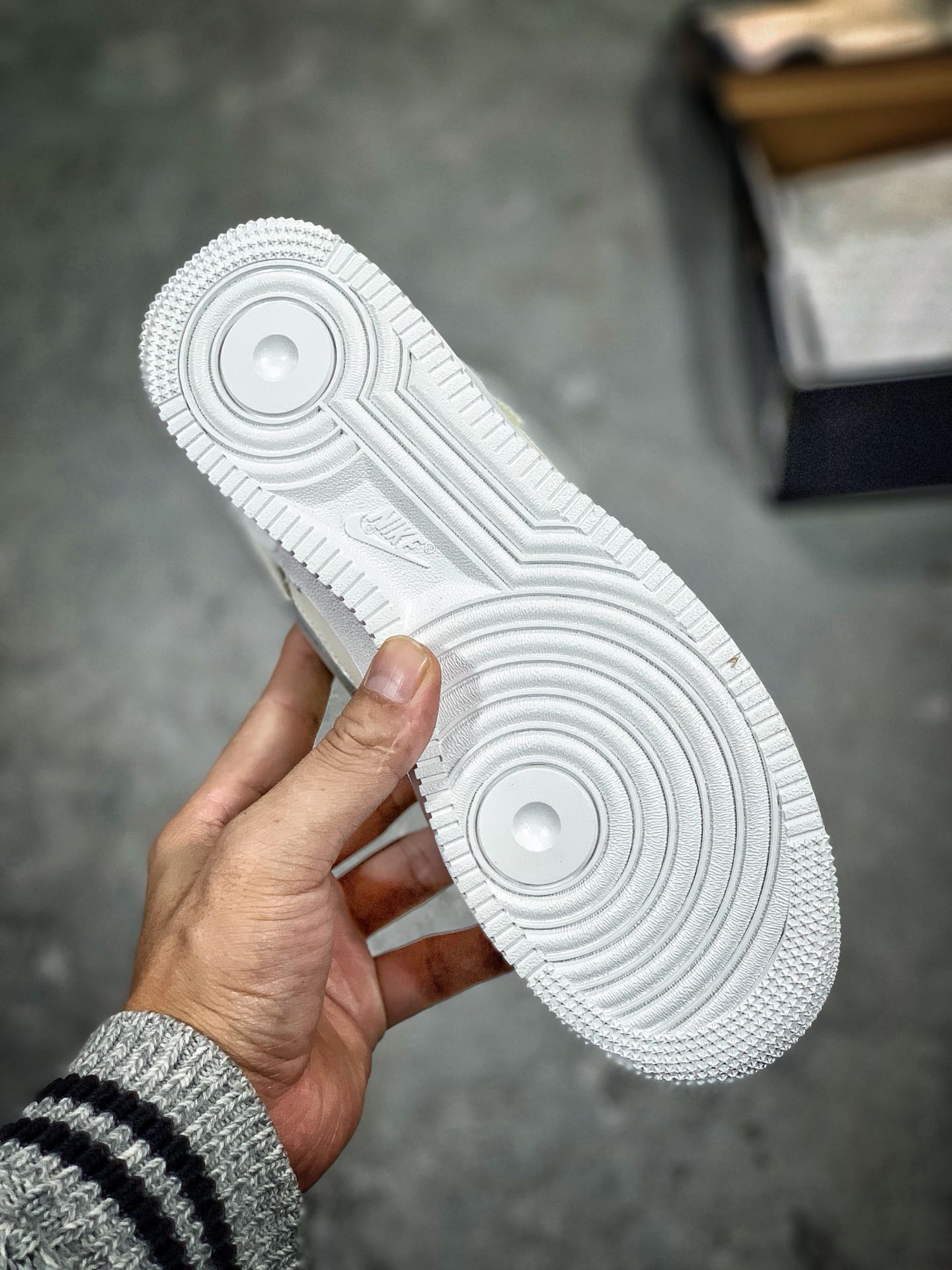 115<br /><br />#特价福利，日本黑牌，公司级，女鞋真标半码！Nike Air Force 1 '07 SE PRM 空军一号百搭低帮板鞋“果冻液态渐变勾” 内置气垫<br />Size:36 36.5 37.5 38 38.5 39