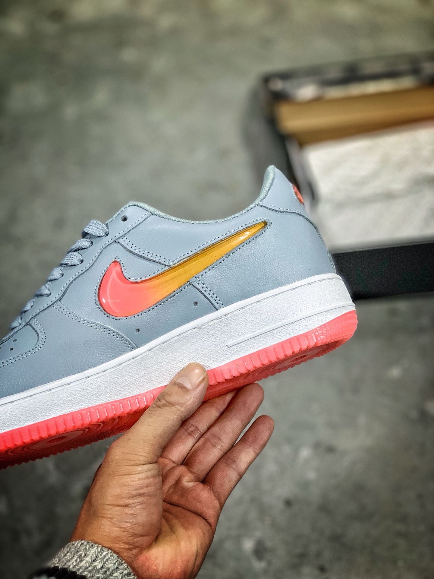 115<br /><br />#特价福利，日本黑牌，公司级，男女鞋真标半码！Nike Air Force 1 '07 SE PRM 空军一号百搭低帮板鞋“果冻液态渐变勾” 内置气垫<br />Size:36 36.5 37.5 38 38.5 39 40 40.5 41 42 42.5 43 44 45，