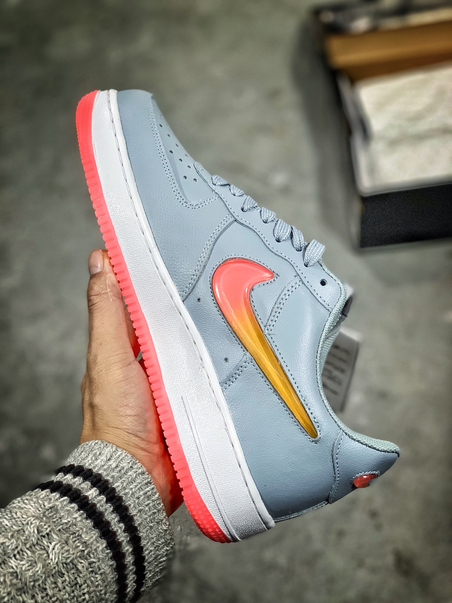115<br /><br />#特价福利，日本黑牌，公司级，男女鞋真标半码！Nike Air Force 1 '07 SE PRM 空军一号百搭低帮板鞋“果冻液态渐变勾” 内置气垫<br />Size:36 36.5 37.5 38 38.5 39 40 40.5 41 42 42.5 43 44 45，