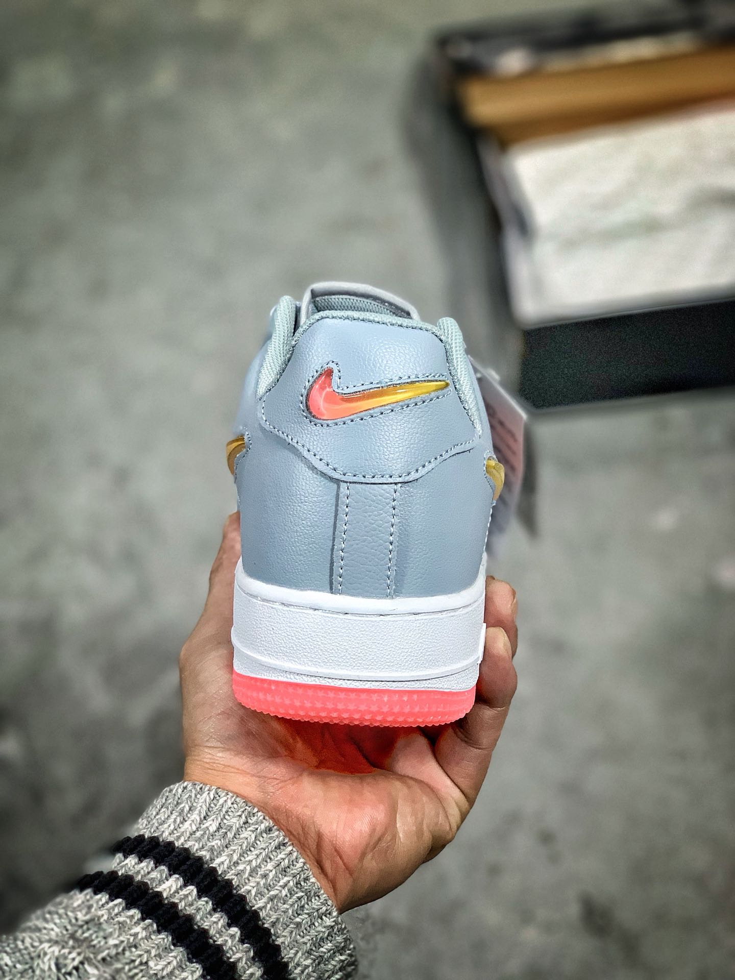 115<br /><br />#特价福利，日本黑牌，公司级，男女鞋真标半码！Nike Air Force 1 '07 SE PRM 空军一号百搭低帮板鞋“果冻液态渐变勾” 内置气垫<br />Size:36 36.5 37.5 38 38.5 39 40 40.5 41 42 42.5 43 44 45，