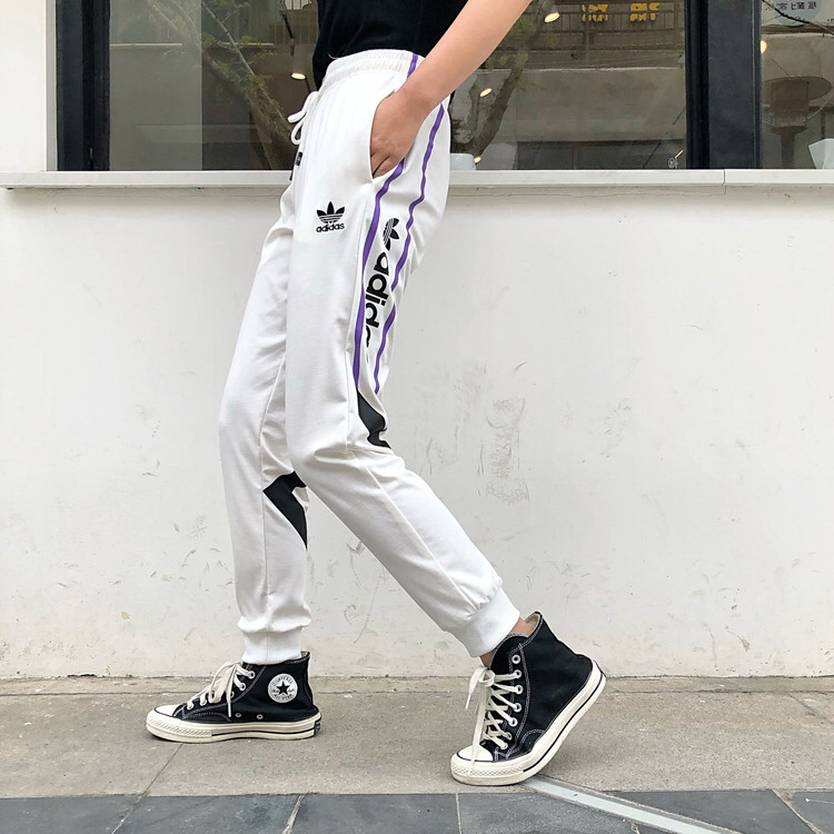 85 Adidas阿迪三叶草新品长裤！本款采用纯棉罗马布面料，手感细腻贴身舒适！