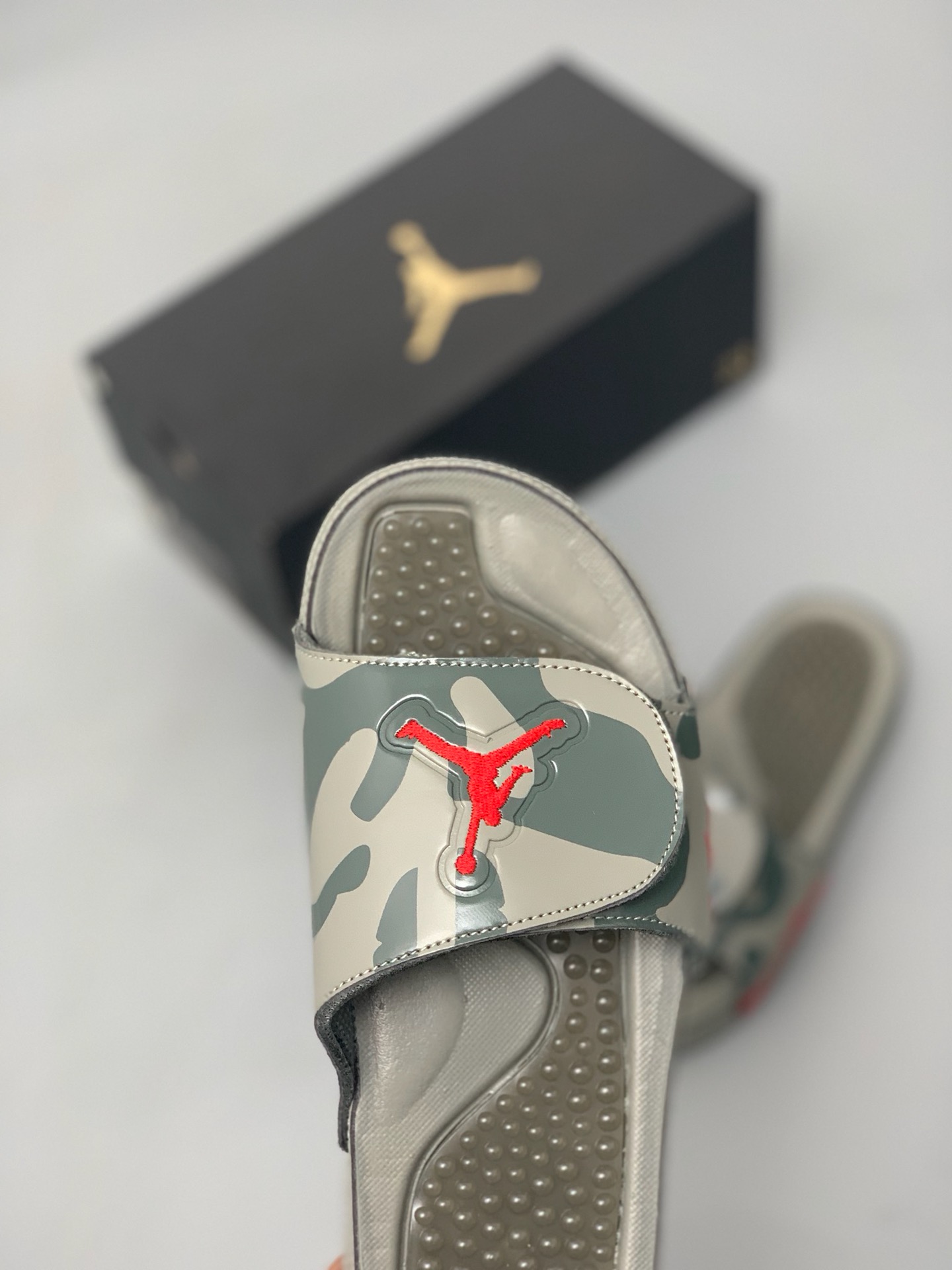 95<br />耐克NIKE AIR JORDAN HYDRO 11  乔丹拖鞋 XI 乔11 aj11 新款配色火爆上市 按摩颗粒底 舒适 缓震耐磨 凉鞋 魔术贴一字Size: 40 41 42 43 44 45 46 47