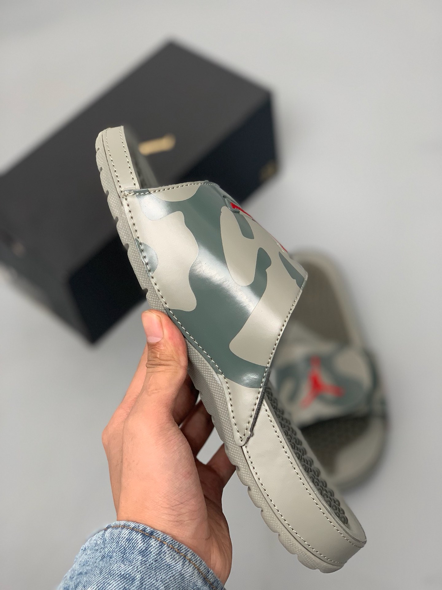 95<br />耐克NIKE AIR JORDAN HYDRO 11  乔丹拖鞋 XI 乔11 aj11 新款配色火爆上市 按摩颗粒底 舒适 缓震耐磨 凉鞋 魔术贴一字Size: 40 41 42 43 44 45 46 47