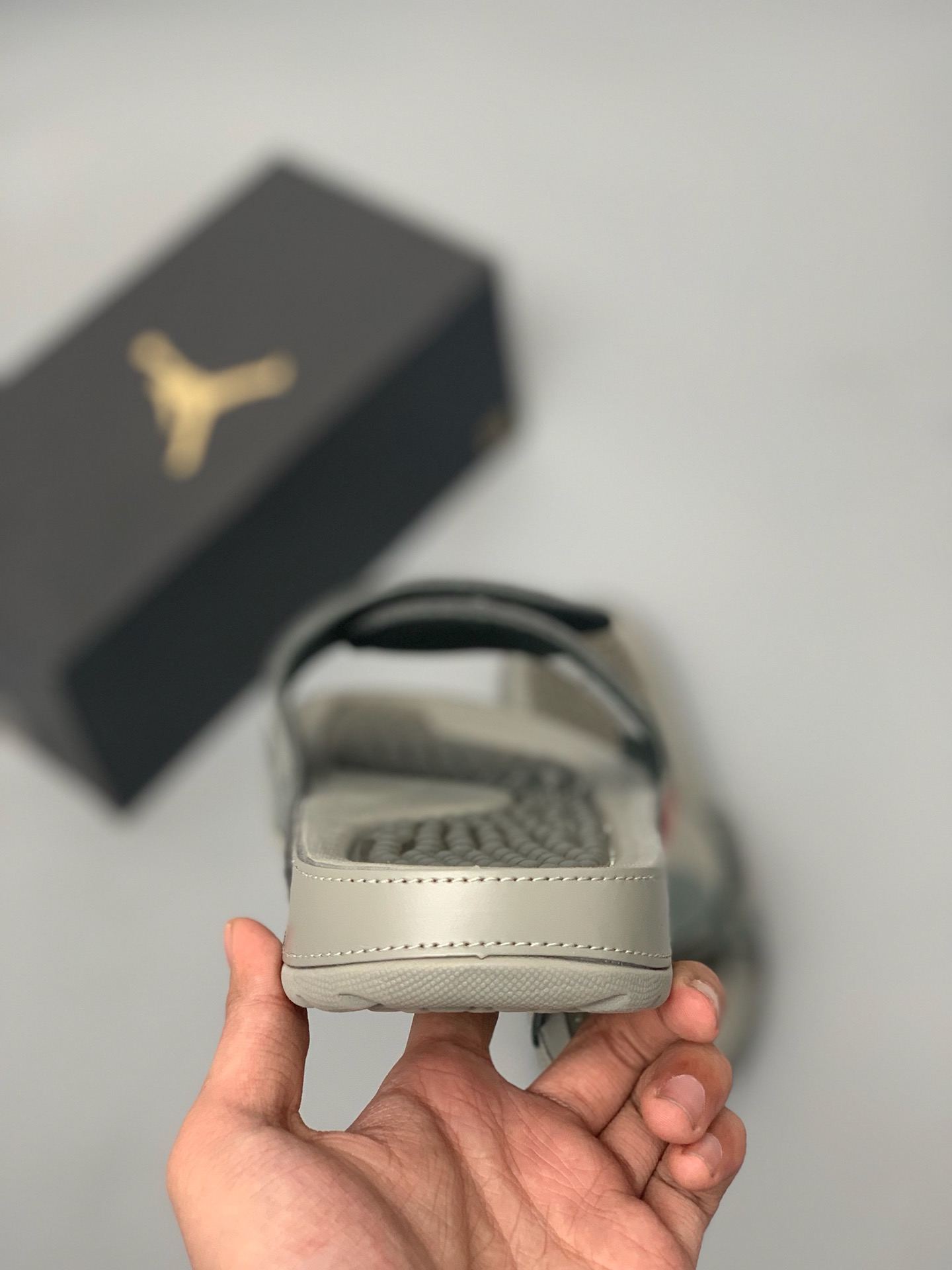 95<br />耐克NIKE AIR JORDAN HYDRO 11  乔丹拖鞋 XI 乔11 aj11 新款配色火爆上市 按摩颗粒底 舒适 缓震耐磨 凉鞋 魔术贴一字Size: 40 41 42 43 44 45 46 47