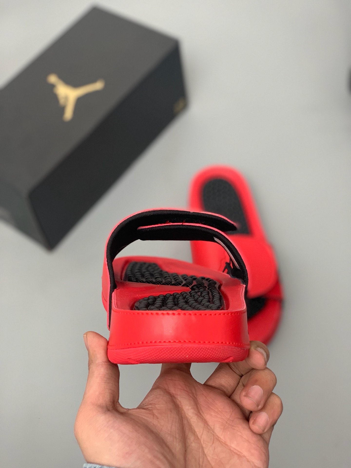 95<br />耐克NIKE AIR JORDAN HYDRO 11  乔丹拖鞋 XI 乔11 aj11 新款配色火爆上市 按摩颗粒底 舒适 缓震耐磨 凉鞋 魔术贴一字<br />Size: 36 37 38 39 40 41 42 43 44 45 46 47