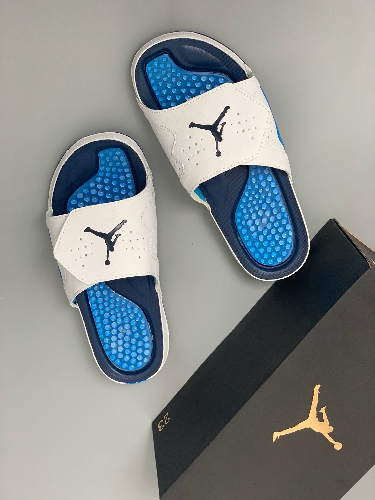 95<br />耐克NIKE AIR JORDAN HYDRO 11  乔丹拖鞋 XI 乔11 aj11 新款配色火爆上市 按摩颗粒底 舒适 缓震耐磨 凉鞋 魔术贴一字Size: 40 41 42 43 44 45 46 47