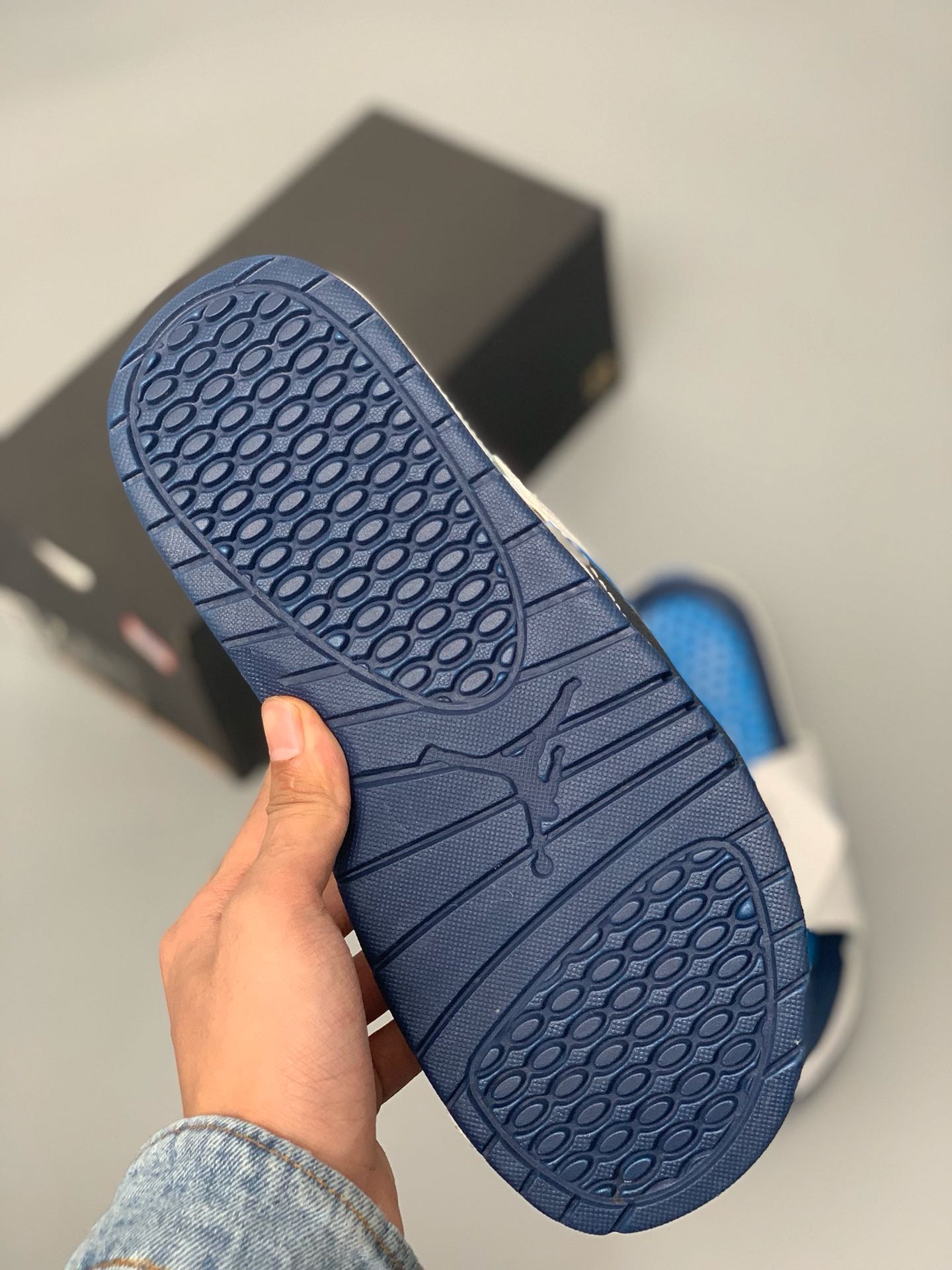 95<br />耐克NIKE AIR JORDAN HYDRO 11  乔丹拖鞋 XI 乔11 aj11 新款配色火爆上市 按摩颗粒底 舒适 缓震耐磨 凉鞋 魔术贴一字Size: 40 41 42 43 44 45 46 47