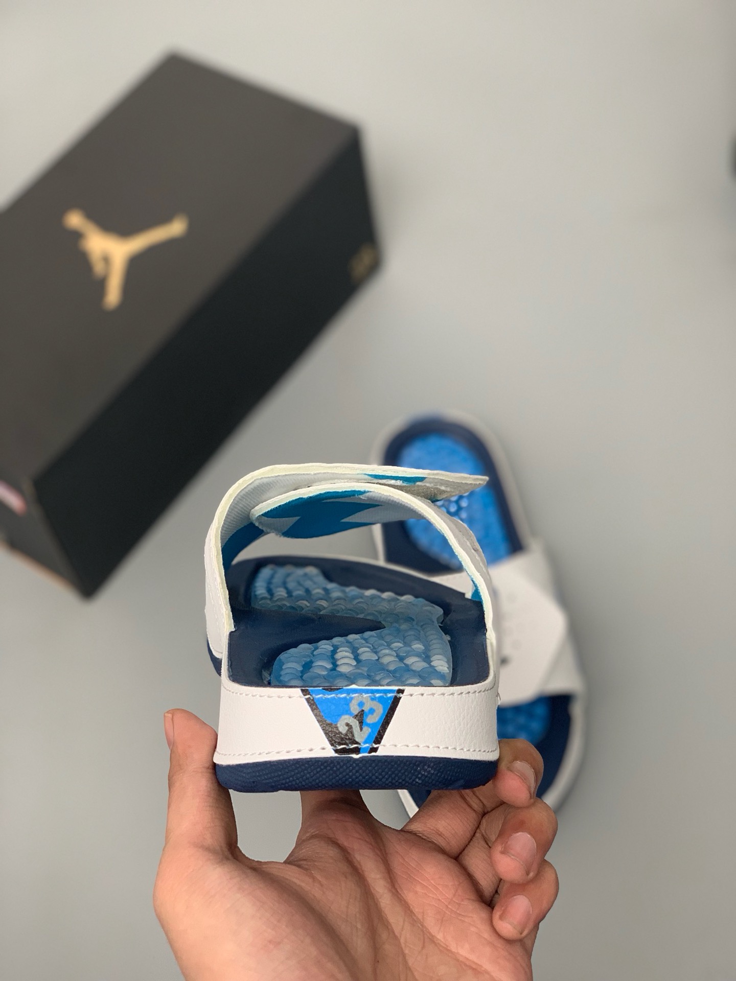 95<br />耐克NIKE AIR JORDAN HYDRO 11  乔丹拖鞋 XI 乔11 aj11 新款配色火爆上市 按摩颗粒底 舒适 缓震耐磨 凉鞋 魔术贴一字Size: 40 41 42 43 44 45 46 47