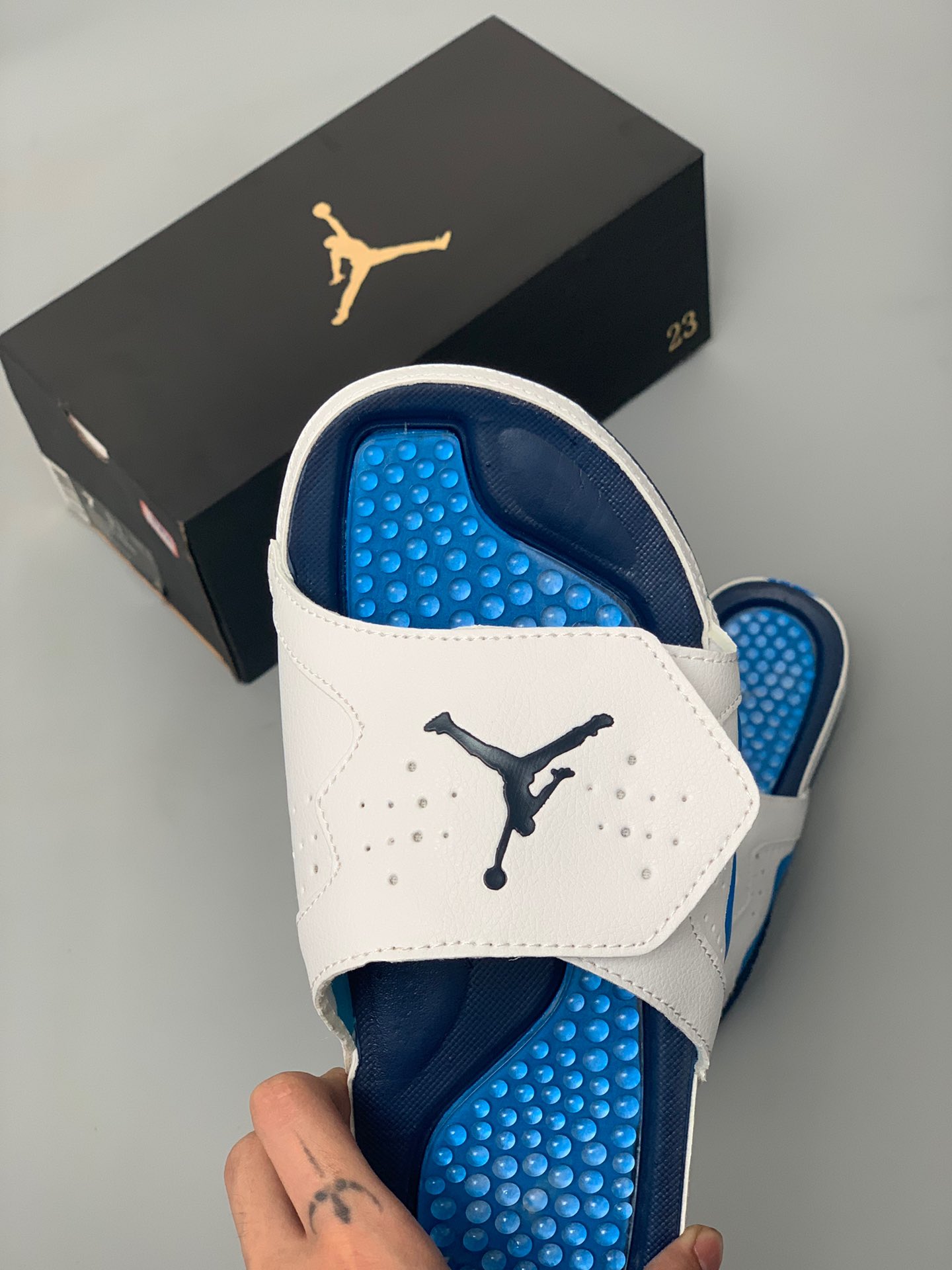 95<br />耐克NIKE AIR JORDAN HYDRO 11  乔丹拖鞋 XI 乔11 aj11 新款配色火爆上市 按摩颗粒底 舒适 缓震耐磨 凉鞋 魔术贴一字Size: 40 41 42 43 44 45 46 47