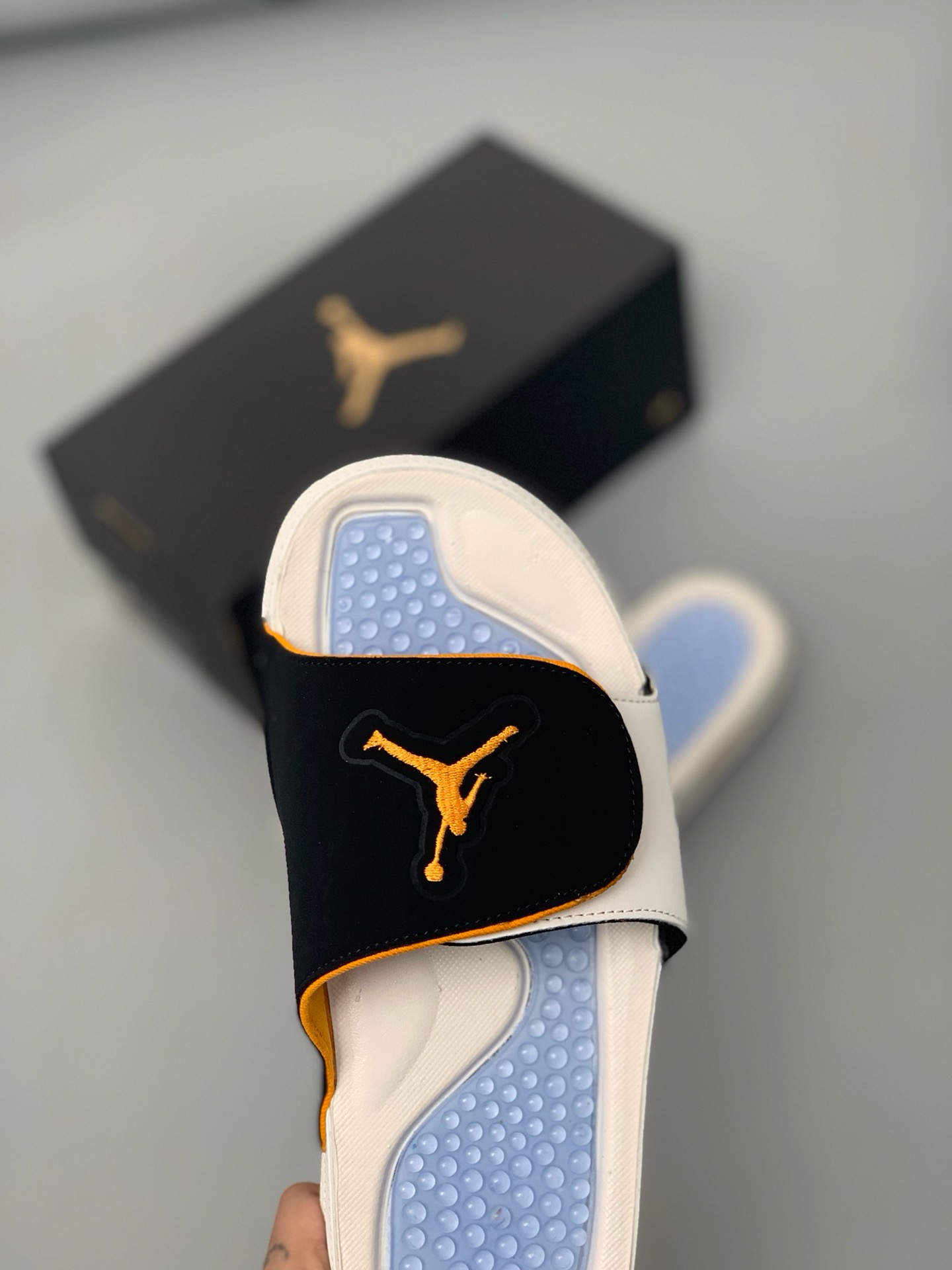 95<br />耐克NIKE AIR JORDAN HYDRO 11  乔丹拖鞋 XI 乔11 aj11 新款配色火爆上市 按摩颗粒底 舒适 缓震耐磨 凉鞋 魔术贴一字<br />Size: 40 41 42 43 44 45 46 47