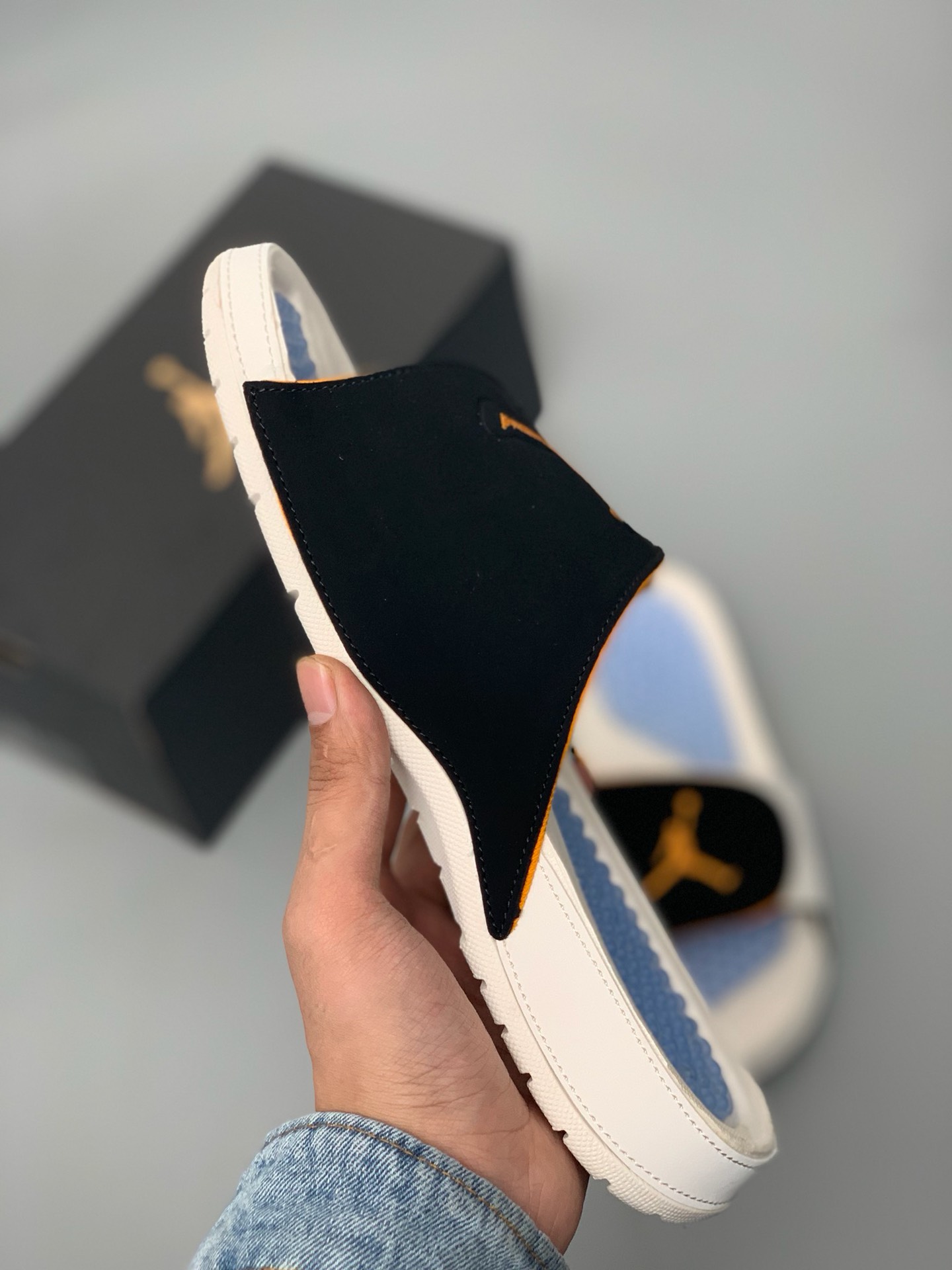 95<br />耐克NIKE AIR JORDAN HYDRO 11  乔丹拖鞋 XI 乔11 aj11 新款配色火爆上市 按摩颗粒底 舒适 缓震耐磨 凉鞋 魔术贴一字<br />Size: 40 41 42 43 44 45 46 47