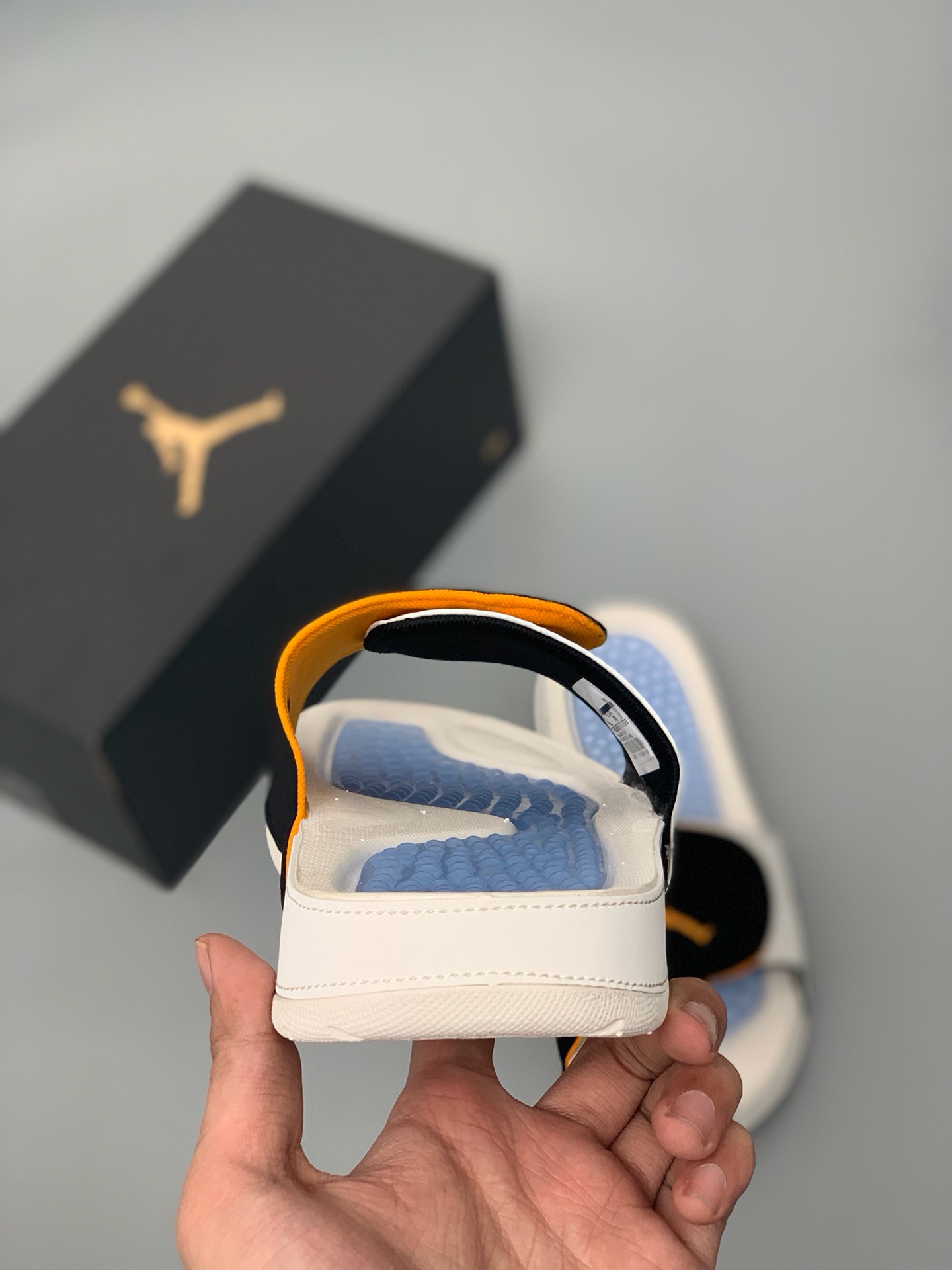 95<br />耐克NIKE AIR JORDAN HYDRO 11  乔丹拖鞋 XI 乔11 aj11 新款配色火爆上市 按摩颗粒底 舒适 缓震耐磨 凉鞋 魔术贴一字<br />Size: 40 41 42 43 44 45 46 47