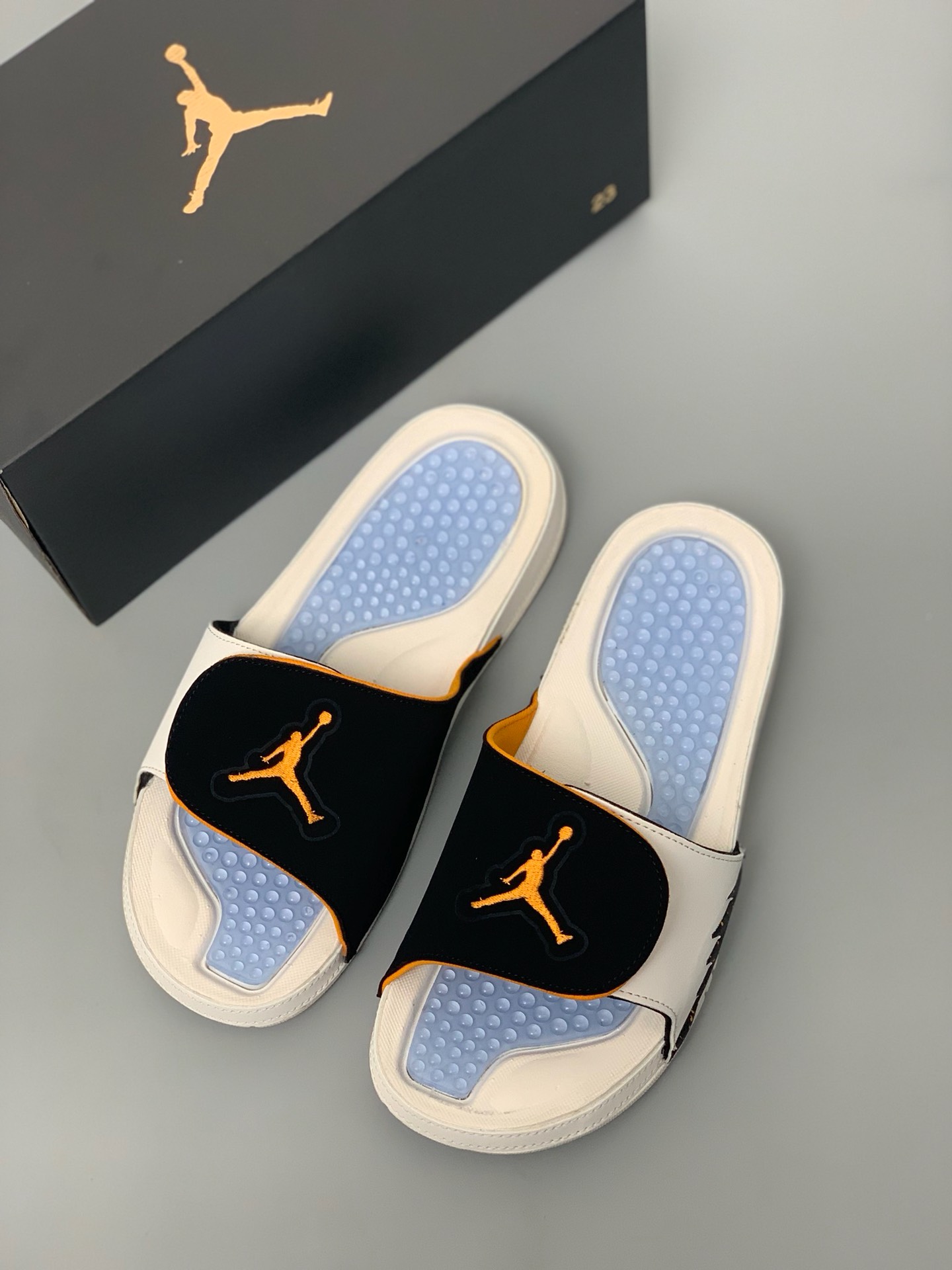 95<br />耐克NIKE AIR JORDAN HYDRO 11  乔丹拖鞋 XI 乔11 aj11 新款配色火爆上市 按摩颗粒底 舒适 缓震耐磨 凉鞋 魔术贴一字<br />Size: 40 41 42 43 44 45 46 47