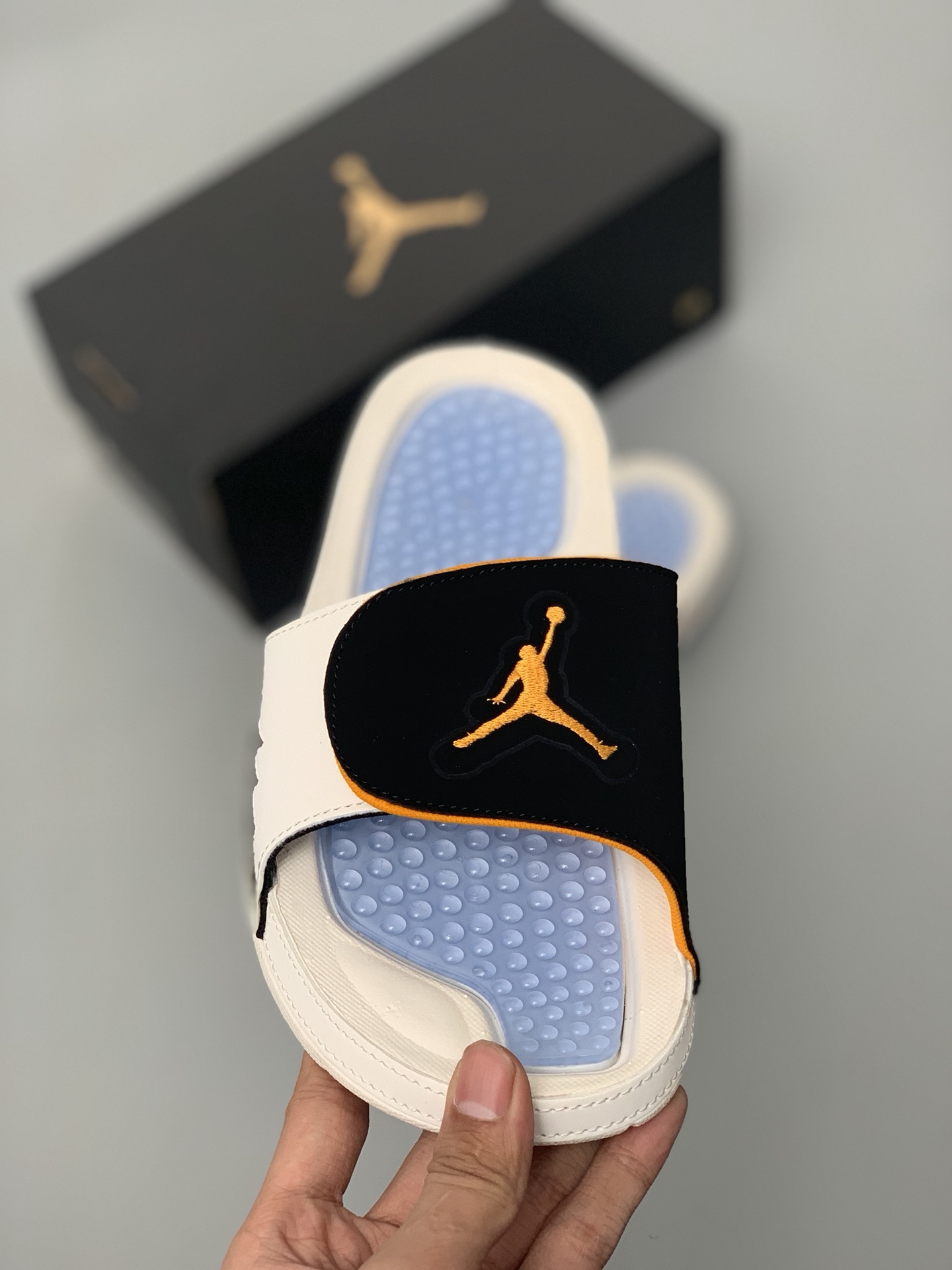 95<br />耐克NIKE AIR JORDAN HYDRO 11  乔丹拖鞋 XI 乔11 aj11 新款配色火爆上市 按摩颗粒底 舒适 缓震耐磨 凉鞋 魔术贴一字<br />Size: 40 41 42 43 44 45 46 47
