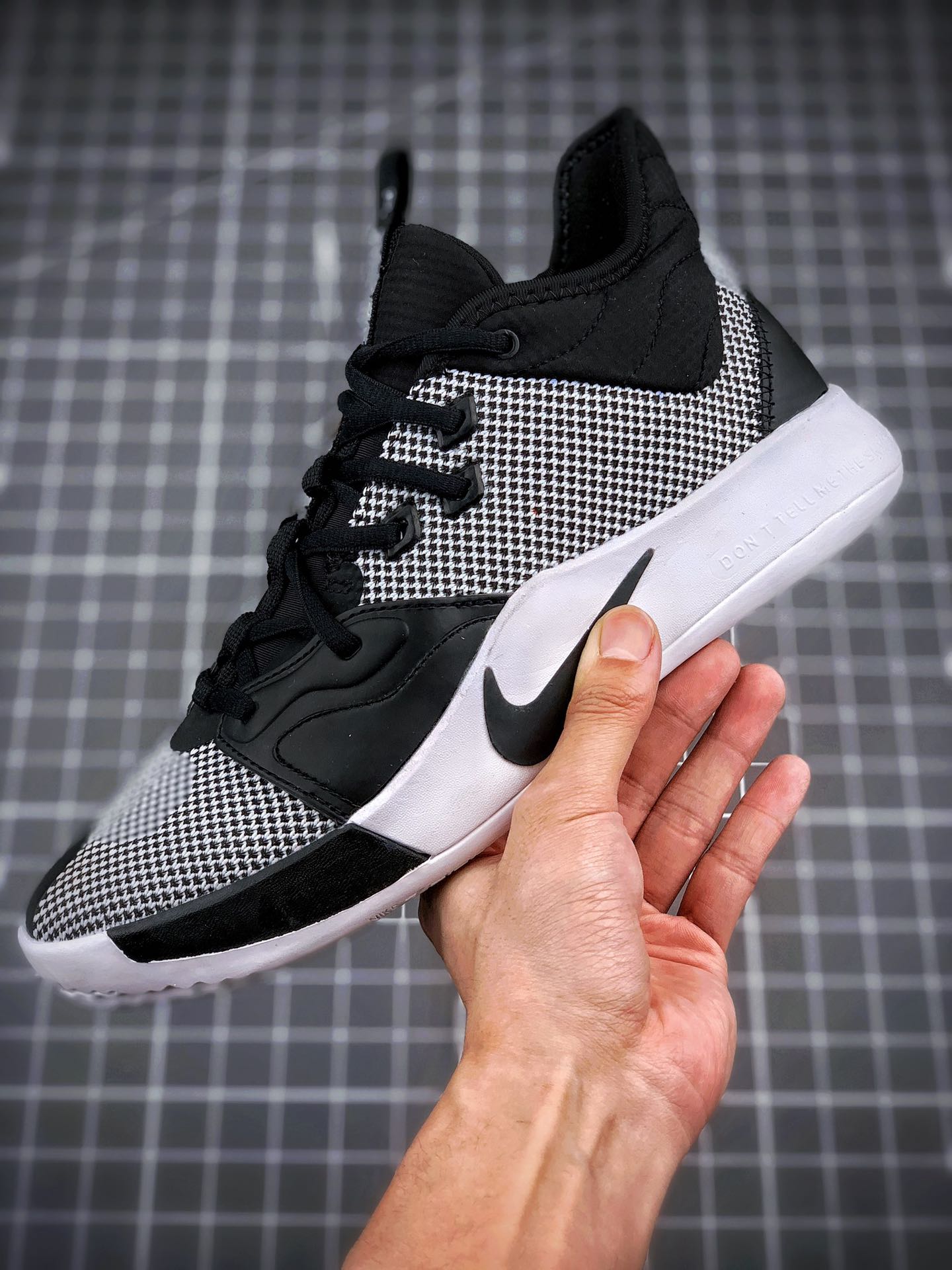 220Nike PG3 EP“Monochrome” 黑白配色 原盒原标 zoom前掌气垫前掌包裹侧翼采用磨砂皮革AO2607-002
