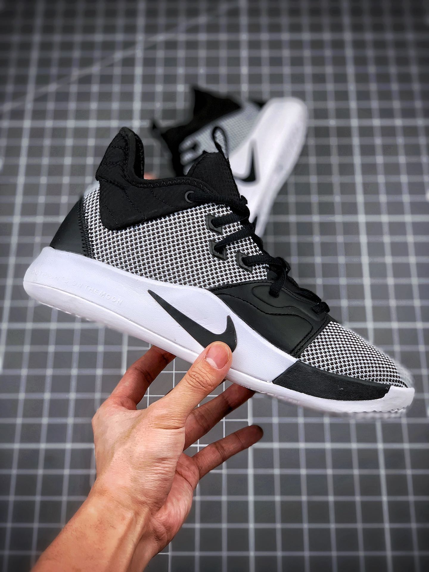 220Nike PG3 EP“Monochrome” 黑白配色 原盒原标 zoom前掌气垫前掌包裹侧翼采用磨砂皮革AO2607-002
