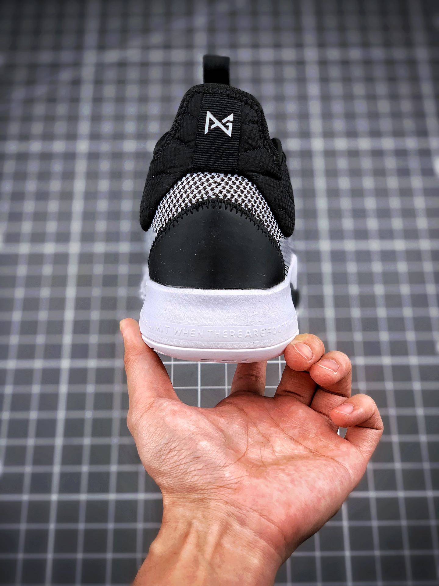 220Nike PG3 EP“Monochrome” 黑白配色 原盒原标 zoom前掌气垫前掌包裹侧翼采用磨砂皮革AO2607-002