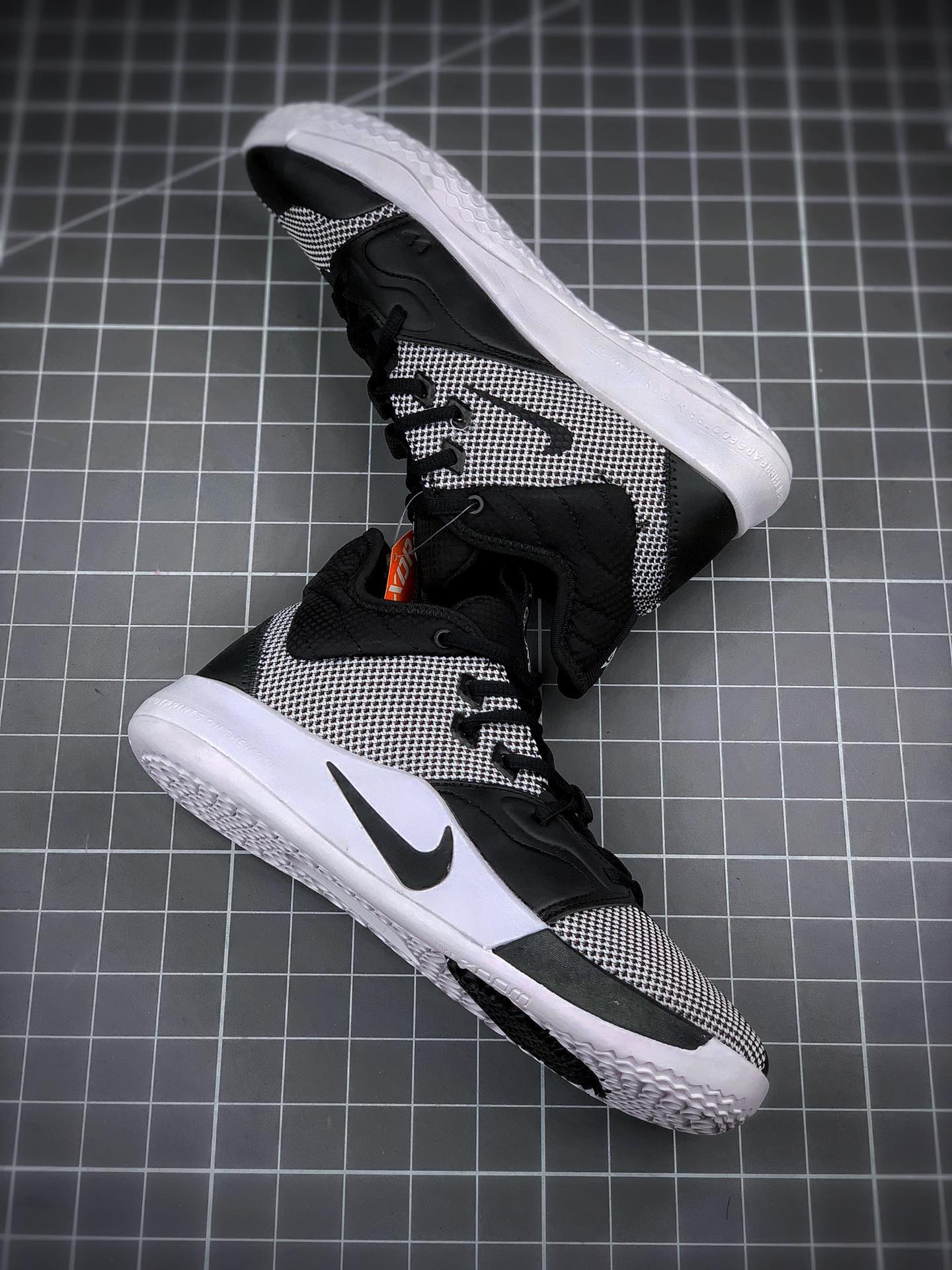 220Nike PG3 EP“Monochrome” 黑白配色 原盒原标 zoom前掌气垫前掌包裹侧翼采用磨砂皮革AO2607-002