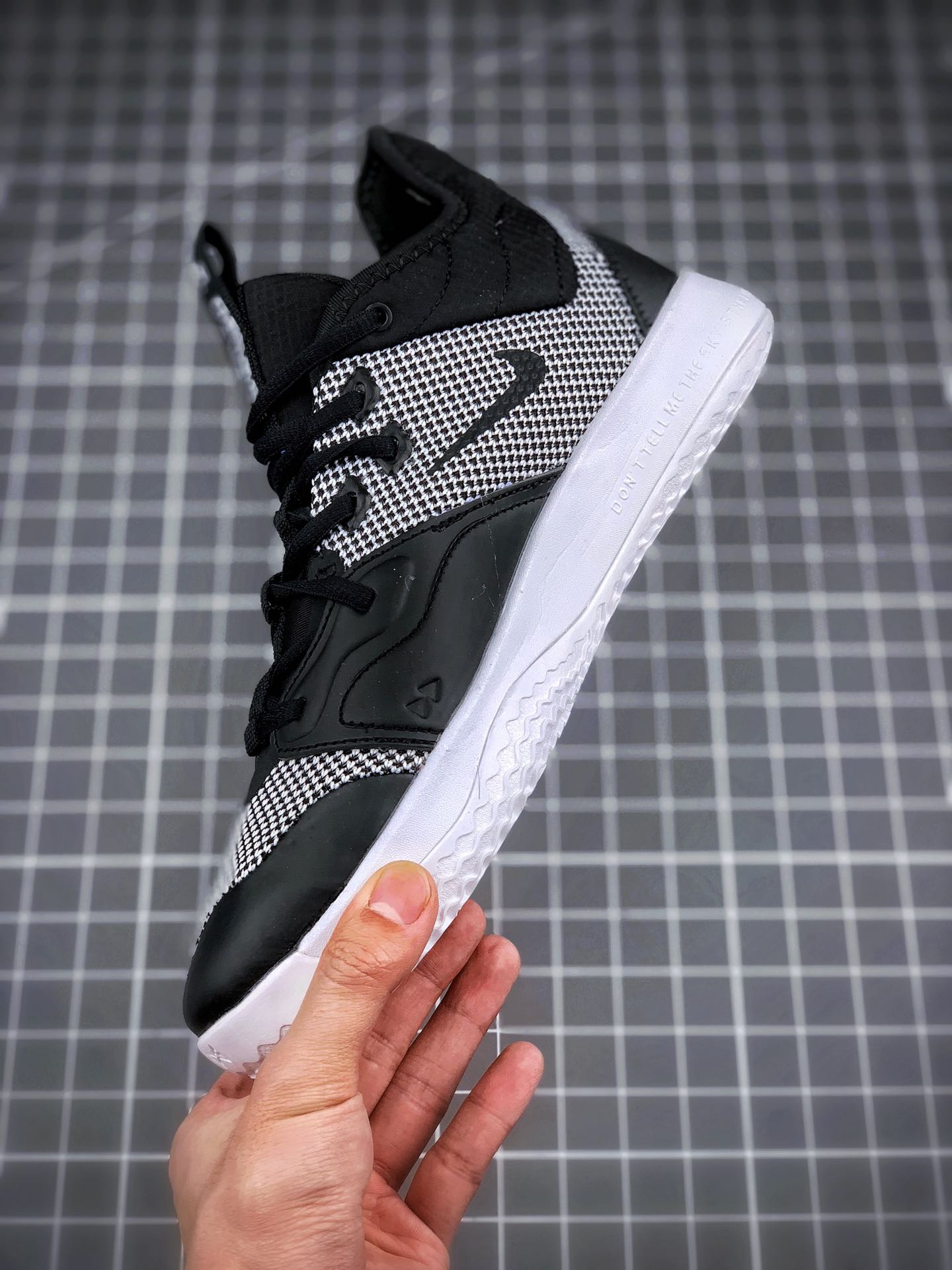220Nike PG3 EP“Monochrome” 黑白配色 原盒原标 zoom前掌气垫前掌包裹侧翼采用磨砂皮革AO2607-002