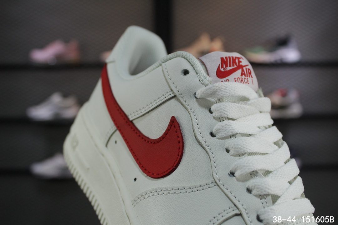 90  头层皮！Nike Air Force 1MID 低帮 AF1 空军一号 内置sole前后气垫！<br />尺码：38 38.5 39 40 40.5 41 42 42.5 43 44