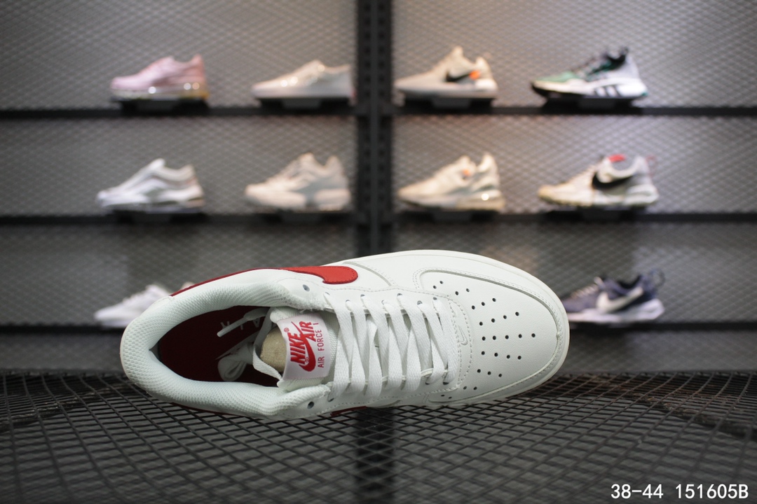 90  头层皮！Nike Air Force 1MID 低帮 AF1 空军一号 内置sole前后气垫！<br />尺码：38 38.5 39 40 40.5 41 42 42.5 43 44