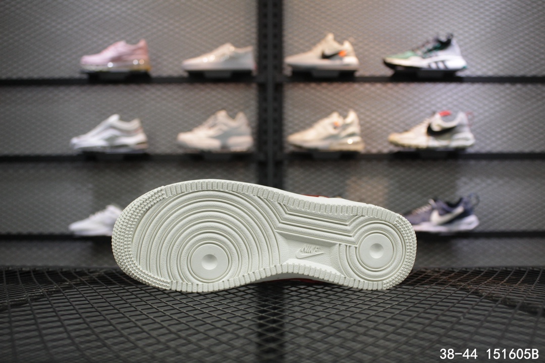 90  头层皮！Nike Air Force 1MID 低帮 AF1 空军一号 内置sole前后气垫！<br />尺码：38 38.5 39 40 40.5 41 42 42.5 43 44