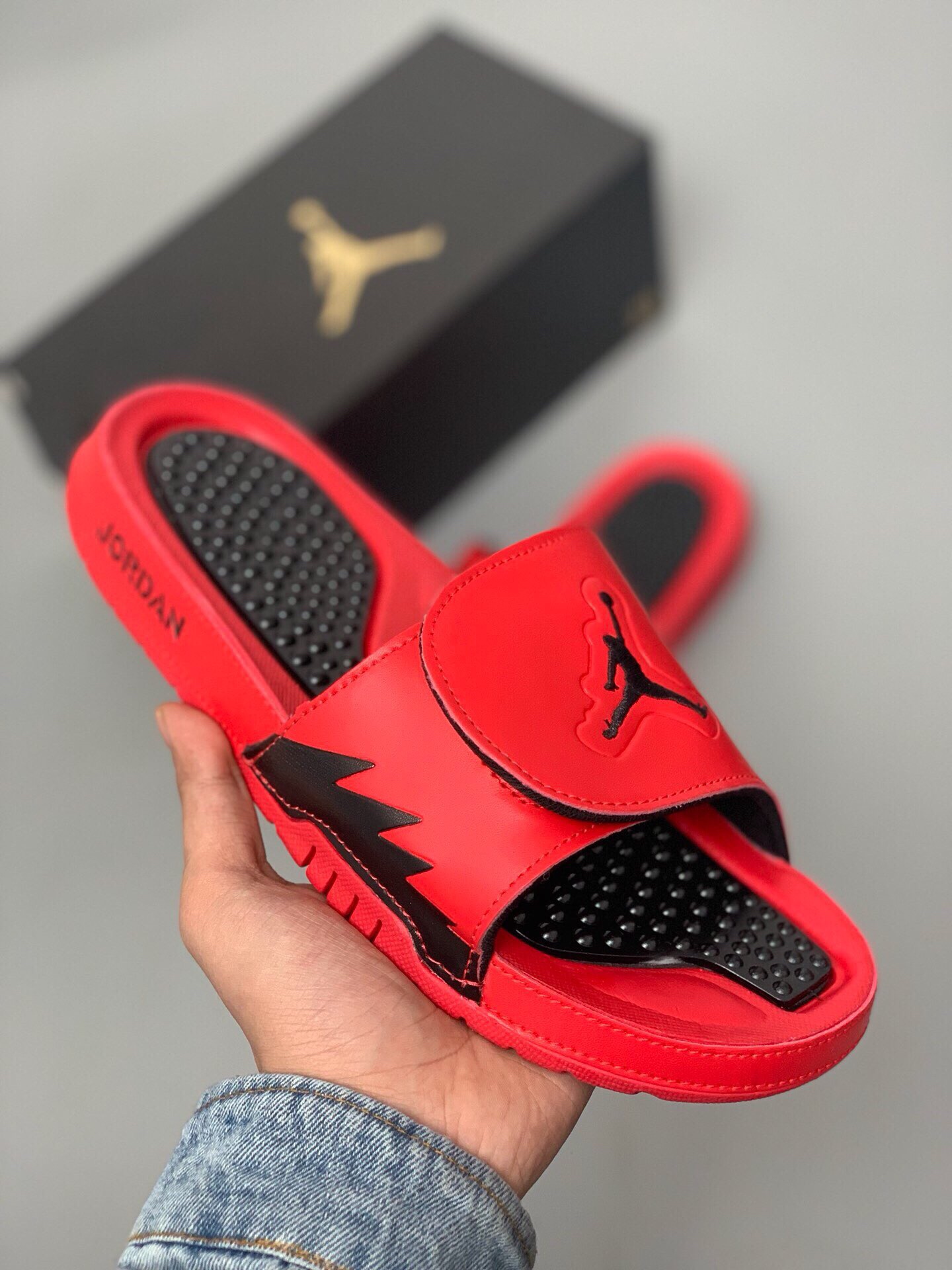 #合集图<br />95<br />耐克NIKE AIR JORDAN HYDRO 11  乔丹拖鞋 XI 乔11 aj11 新款配色火爆上市 按摩颗粒底 舒适 缓震耐磨 凉鞋 魔术贴一字<br />Size: 36 37 38 39 40 41 42 43 44 45 46 47