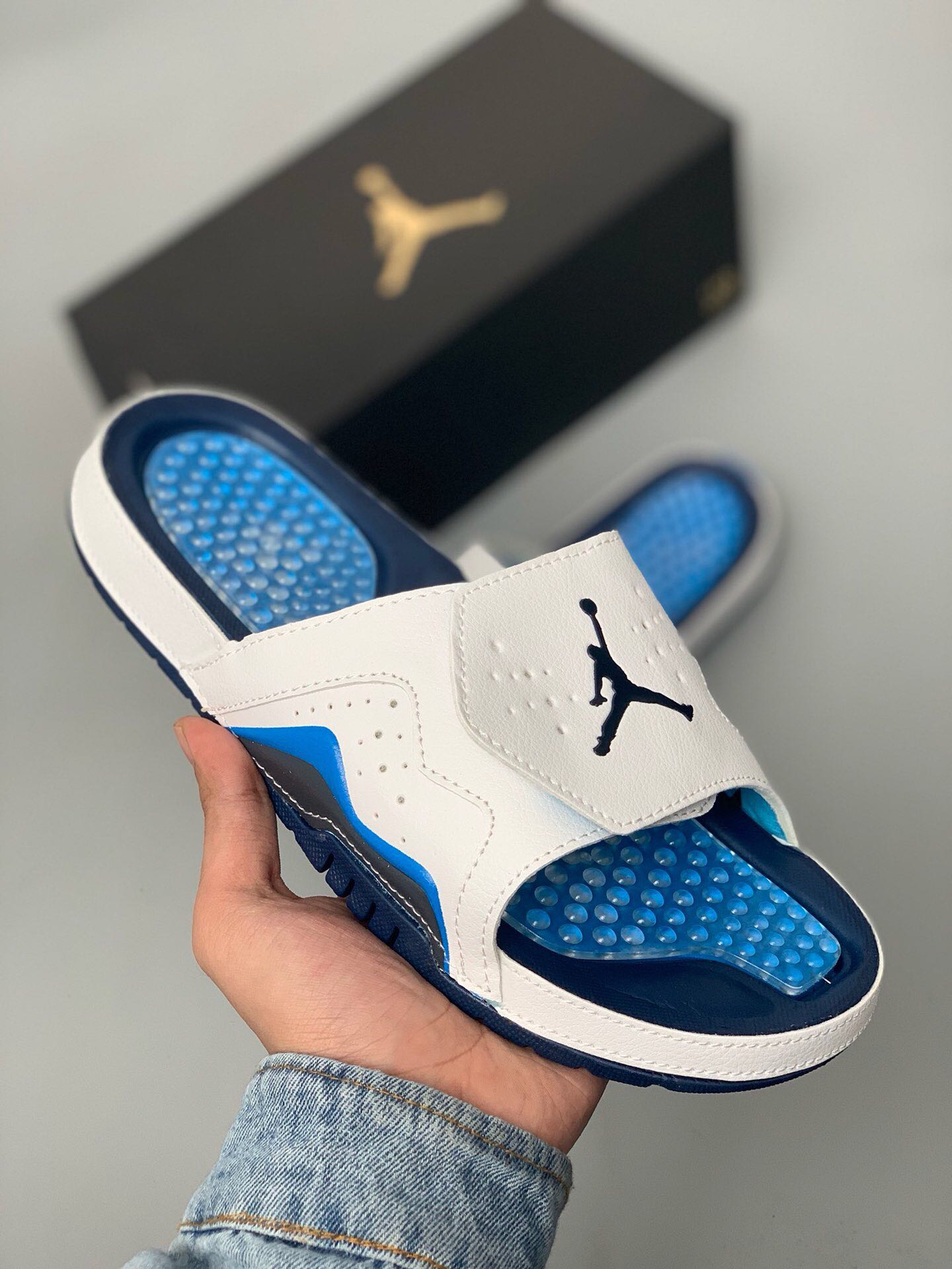 #合集图<br />95<br />耐克NIKE AIR JORDAN HYDRO 11  乔丹拖鞋 XI 乔11 aj11 新款配色火爆上市 按摩颗粒底 舒适 缓震耐磨 凉鞋 魔术贴一字<br />Size: 36 37 38 39 40 41 42 43 44 45 46 47