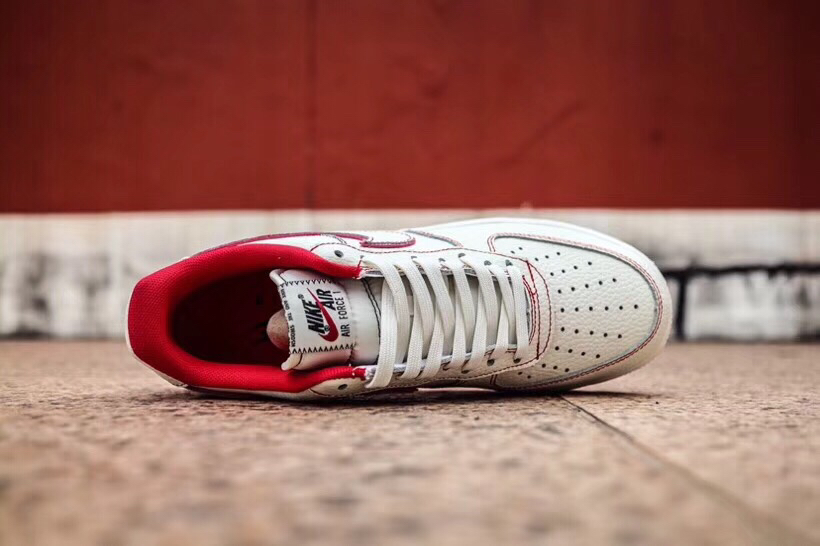 220<br />海外新品 公司级 Nike Air Force 1 Low '07 白红手稿 “兔八哥”空军一号低帮休闲板鞋  原装定制皮料 原盒原标 内置全掌气垫 货号：AO2518-116 Size：36 36.5 37.5 38 38.5 39 40 40.5 41 42 42.5 43 44 44.5 45
