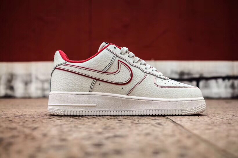 220<br />海外新品 公司级 Nike Air Force 1 Low '07 白红手稿 “兔八哥”空军一号低帮休闲板鞋  原装定制皮料 原盒原标 内置全掌气垫 货号：AO2518-116 Size：36 36.5 37.5 38 38.5 39 40 40.5 41 42 42.5 43 44 44.5 45