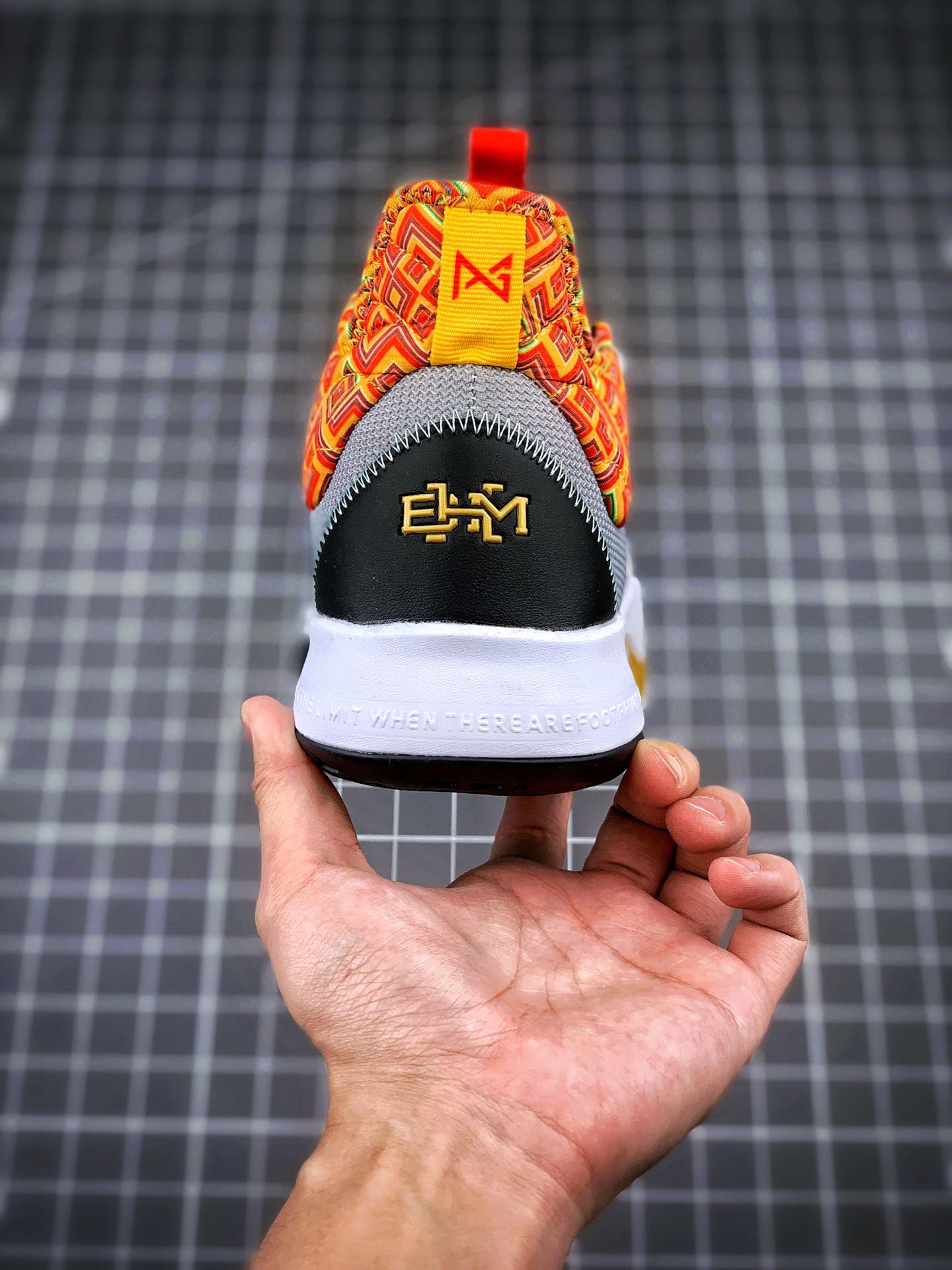 220Nike PG3 ”BHM”保罗乔治三代黑人岁月配色 原盒原标 zoom前掌气垫前掌包裹侧翼采用磨砂皮革CI2667-800