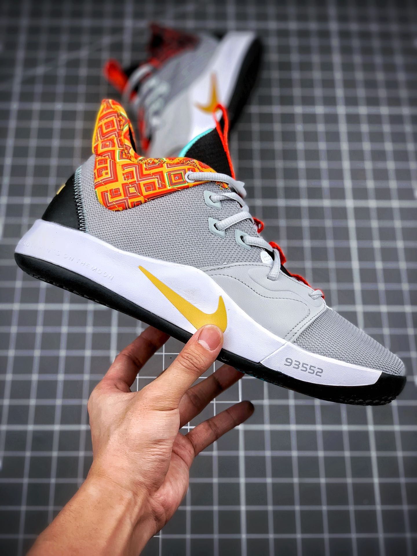 220Nike PG3 ”BHM”保罗乔治三代黑人岁月配色 原盒原标 zoom前掌气垫前掌包裹侧翼采用磨砂皮革CI2667-800