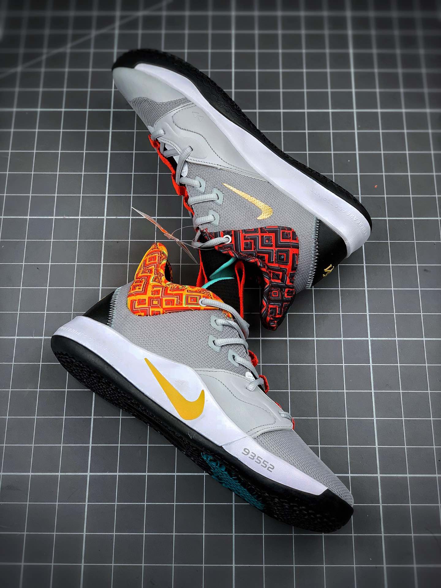 220Nike PG3 ”BHM”保罗乔治三代黑人岁月配色 原盒原标 zoom前掌气垫前掌包裹侧翼采用磨砂皮革CI2667-800