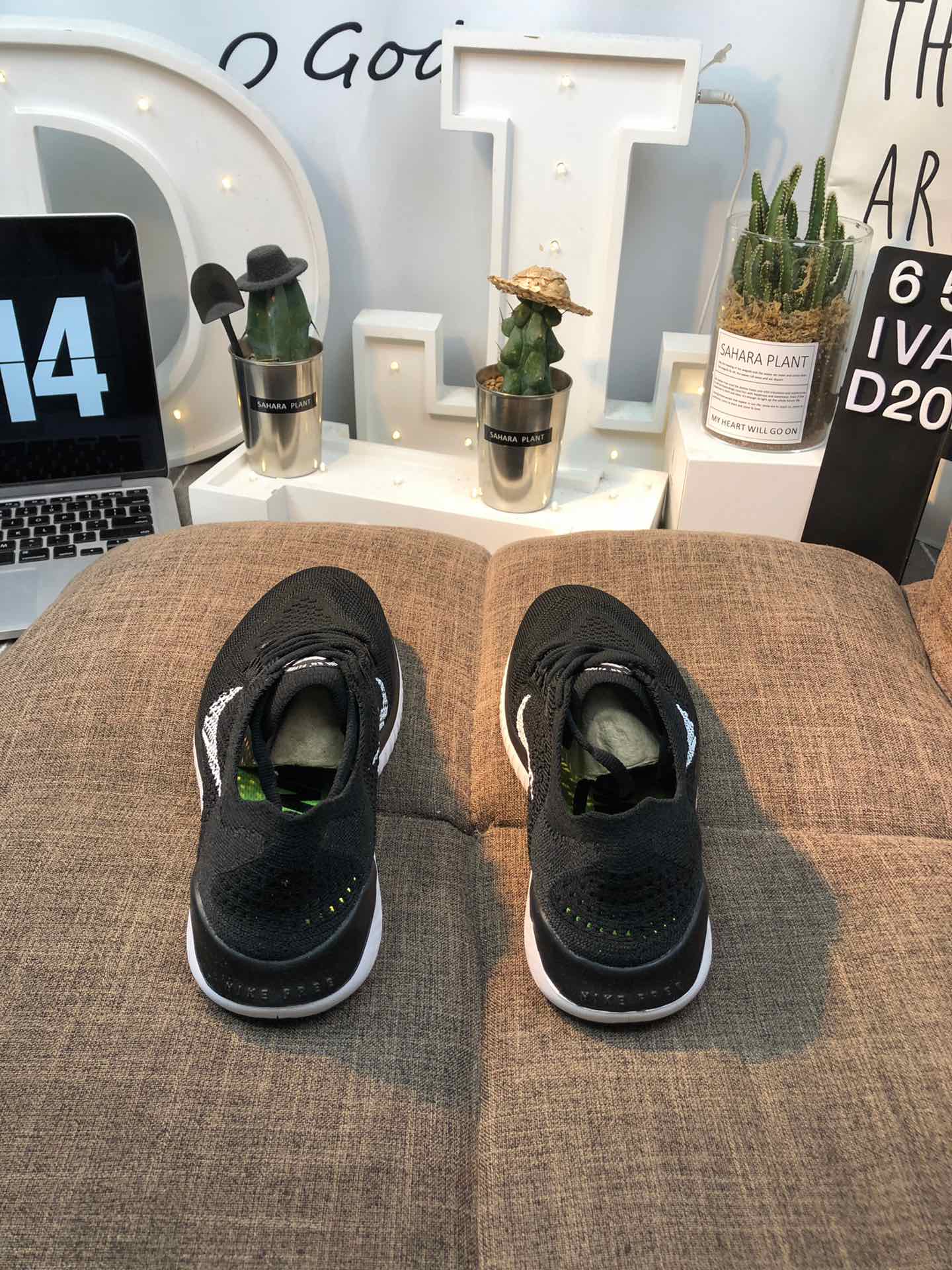 120Nike Free RN Flyknit 2018 赤足5.0 针织镂空鞋面 二代轻跑鞋 36-45 IVAD20